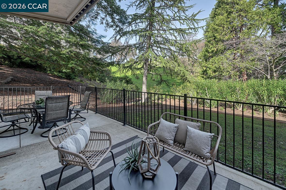 Detail Gallery Image 8 of 60 For 3437 Tice Creek Dr #1,  Walnut Creek,  CA 94595 - 3 Beds | 2 Baths