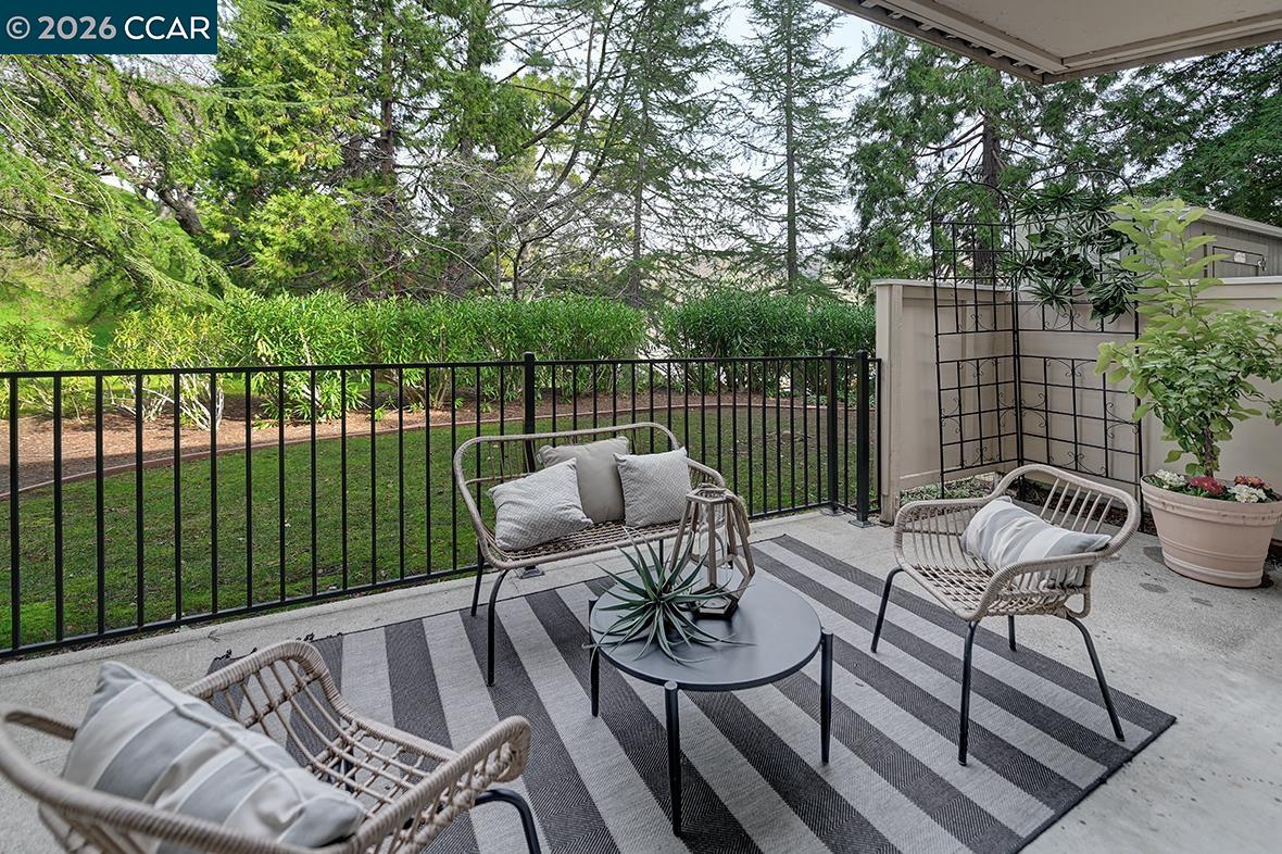 Detail Gallery Image 8 of 60 For 3437 Tice Creek Dr #1,  Walnut Creek,  CA 94595 - 3 Beds | 2 Baths