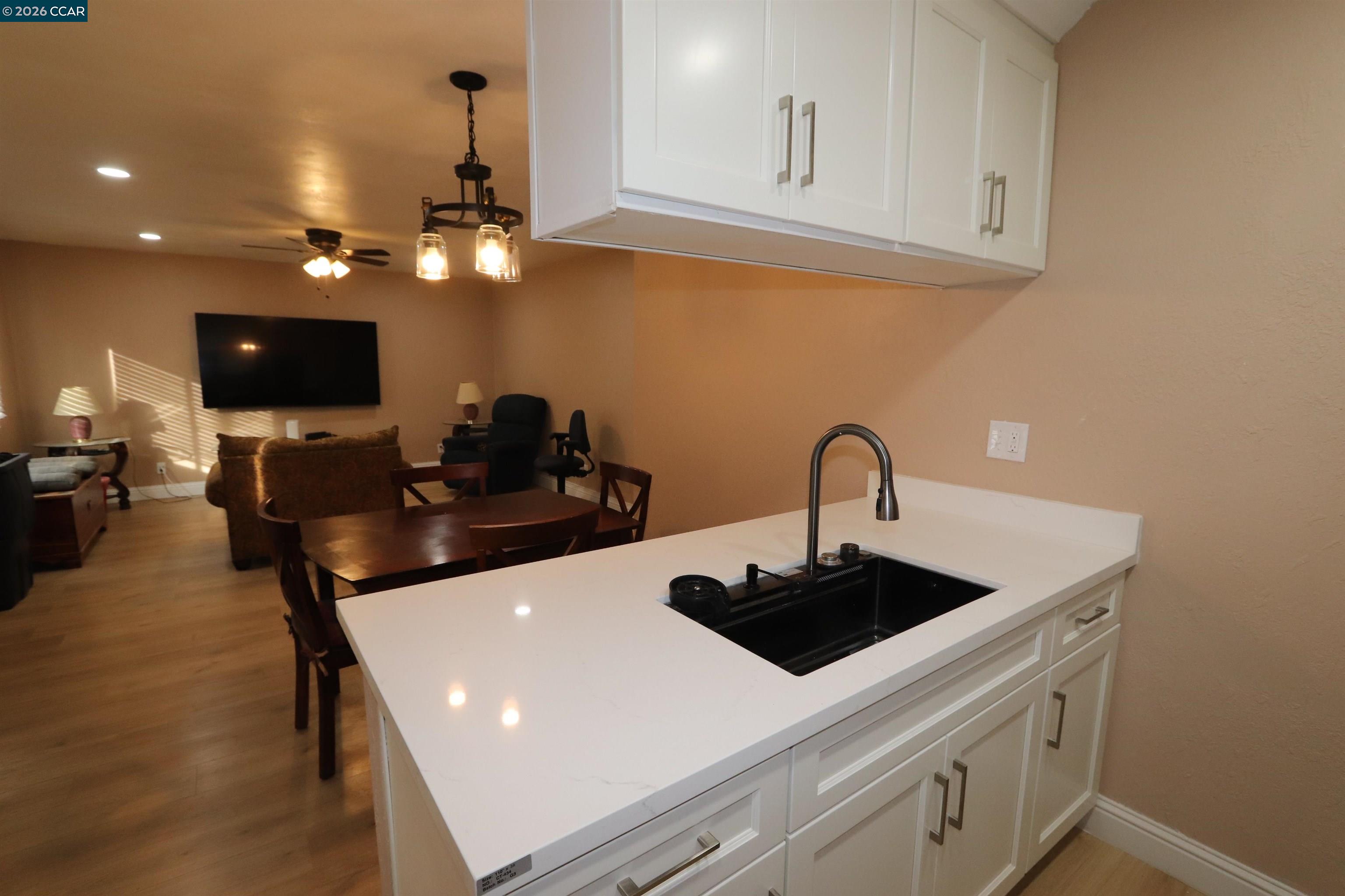 Photo #4: 41122673 Listing: Photo #4