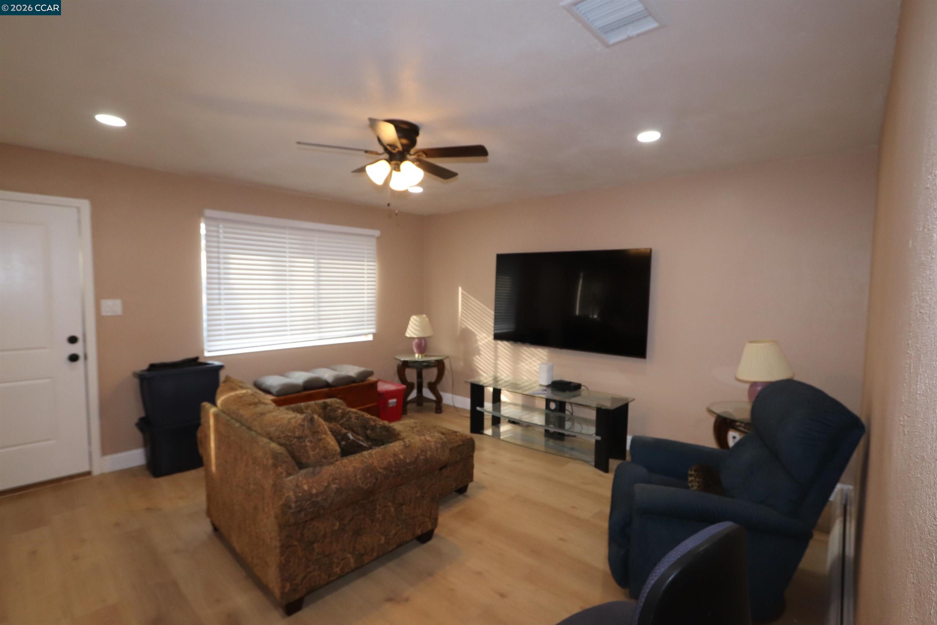 Photo #7: 41122673 Listing: Photo #7