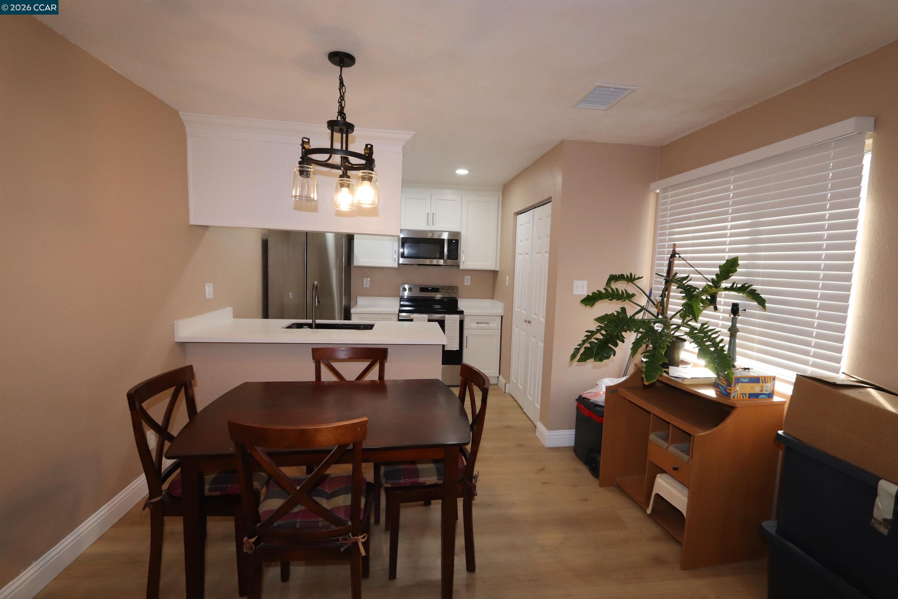 Photo #8: 41122673 Listing: Photo #8