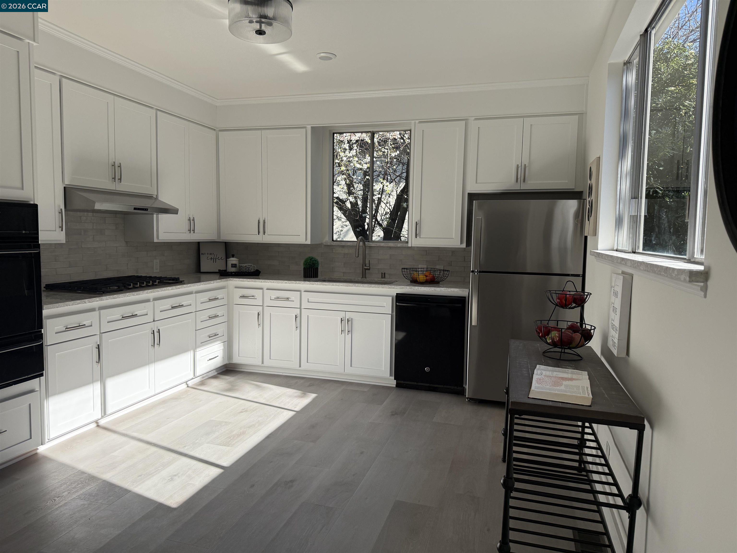 Detail Gallery Image 4 of 5 For 211 Delfino Ave, Richmond,  CA 94801 - 2 Beds | 1 Baths