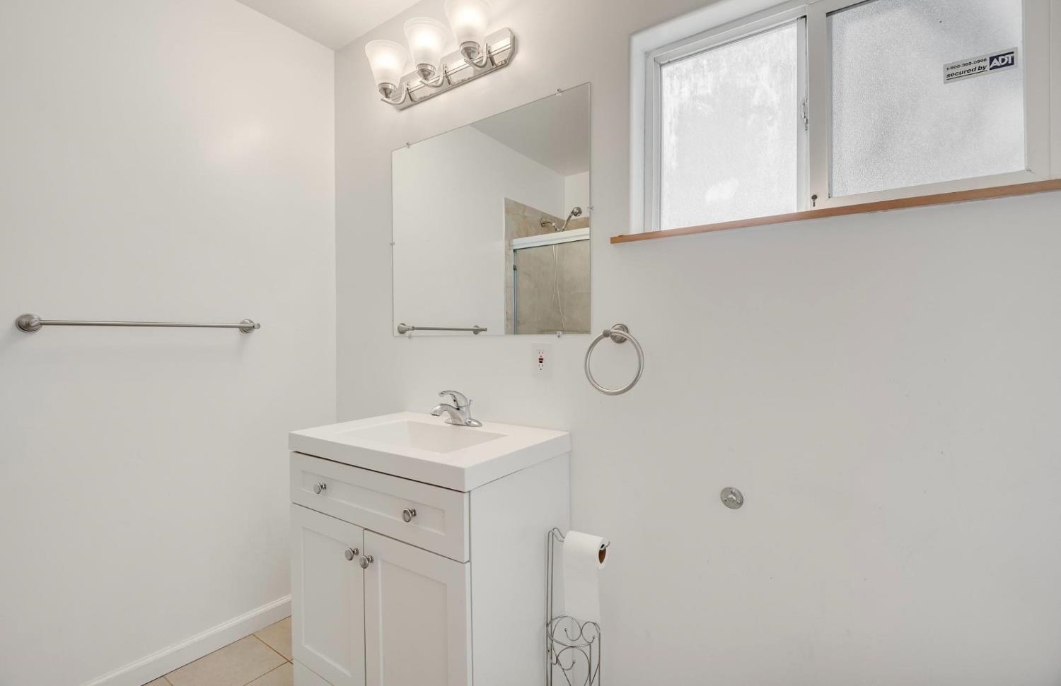 Detail Gallery Image 4 of 11 For 275 Haas Ave, San Leandro,  CA 94577 - 4 Beds | 2 Baths