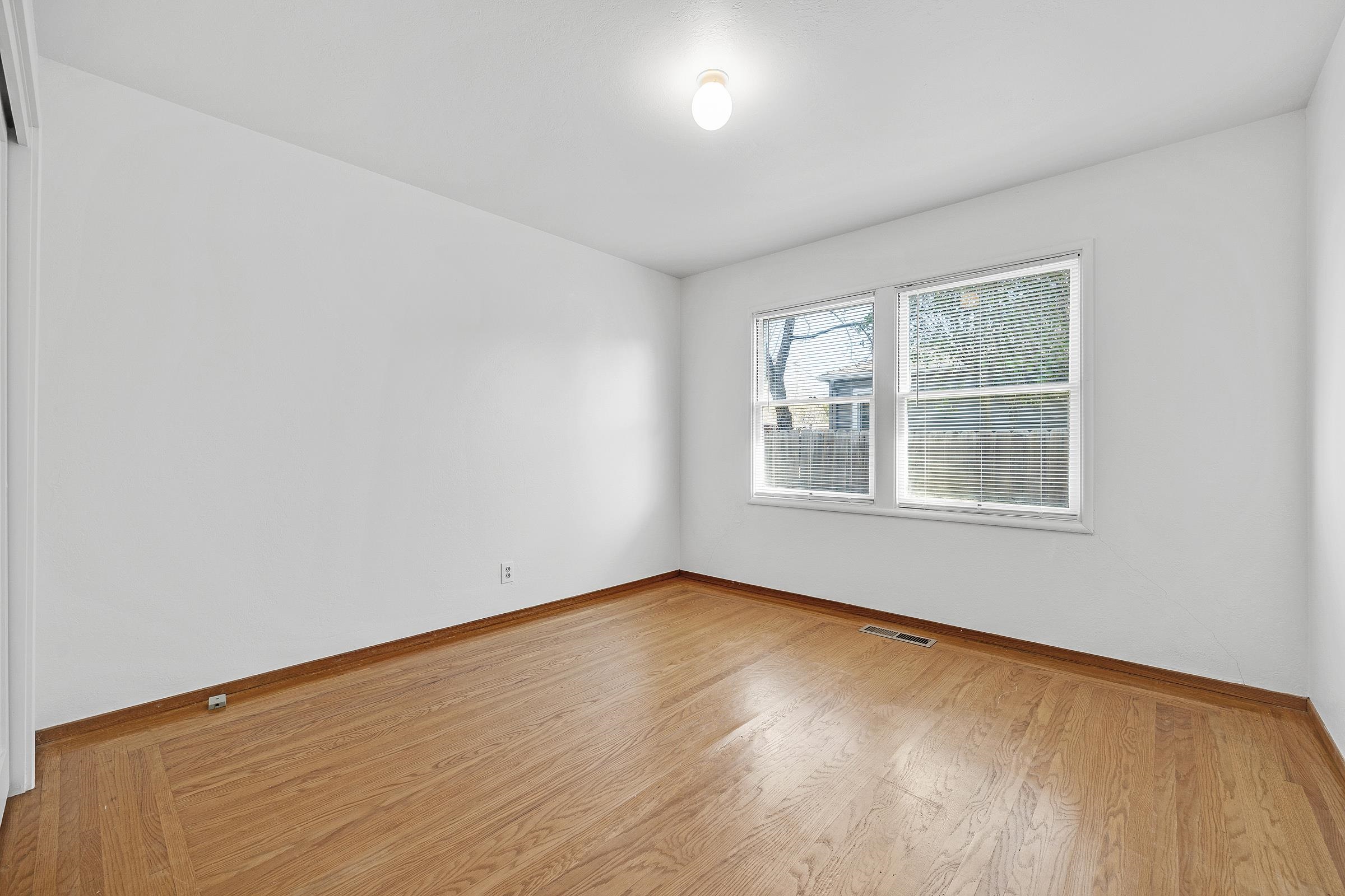 Detail Gallery Image 19 of 60 For 1834 Venice Dr, Concord,  CA 94519 - 3 Beds | 1 Baths