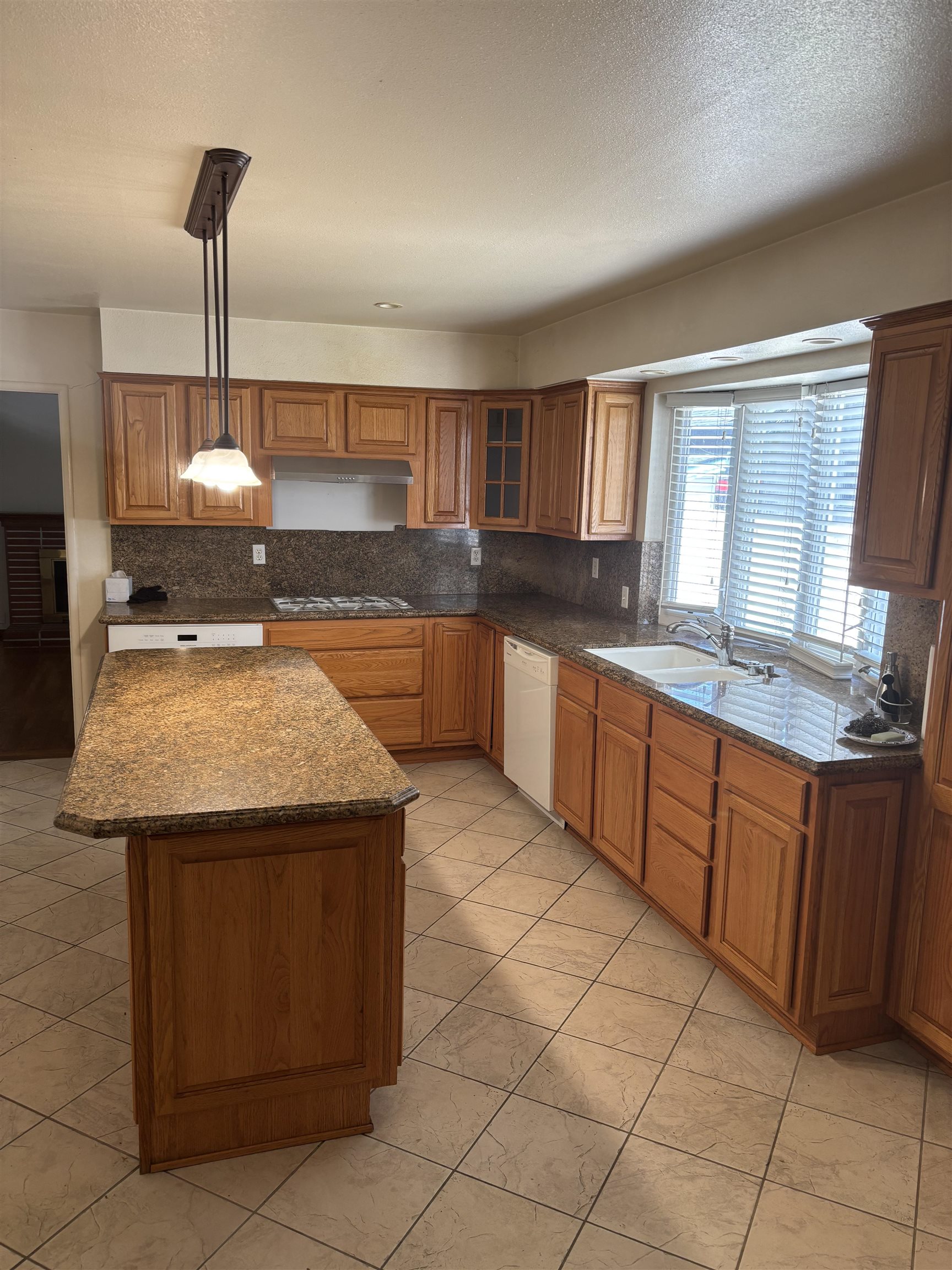 Detail Gallery Image 3 of 7 For 1310 B St, Antioch,  CA 94509 - 3 Beds | 2 Baths