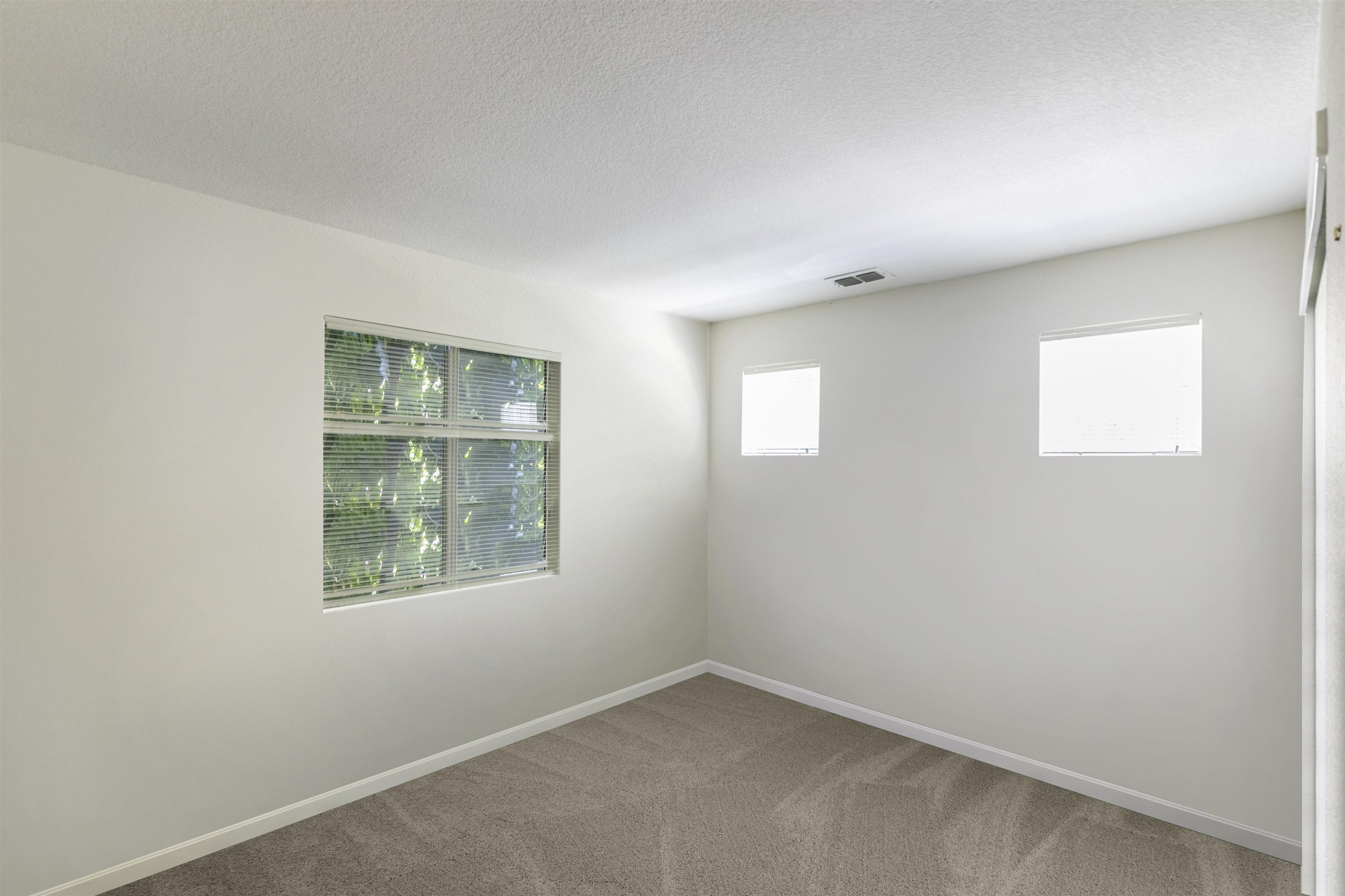 Detail Gallery Image 13 of 32 For 690 Woodard Way, Dixon,  CA 95620 - 4 Beds | 3 Baths