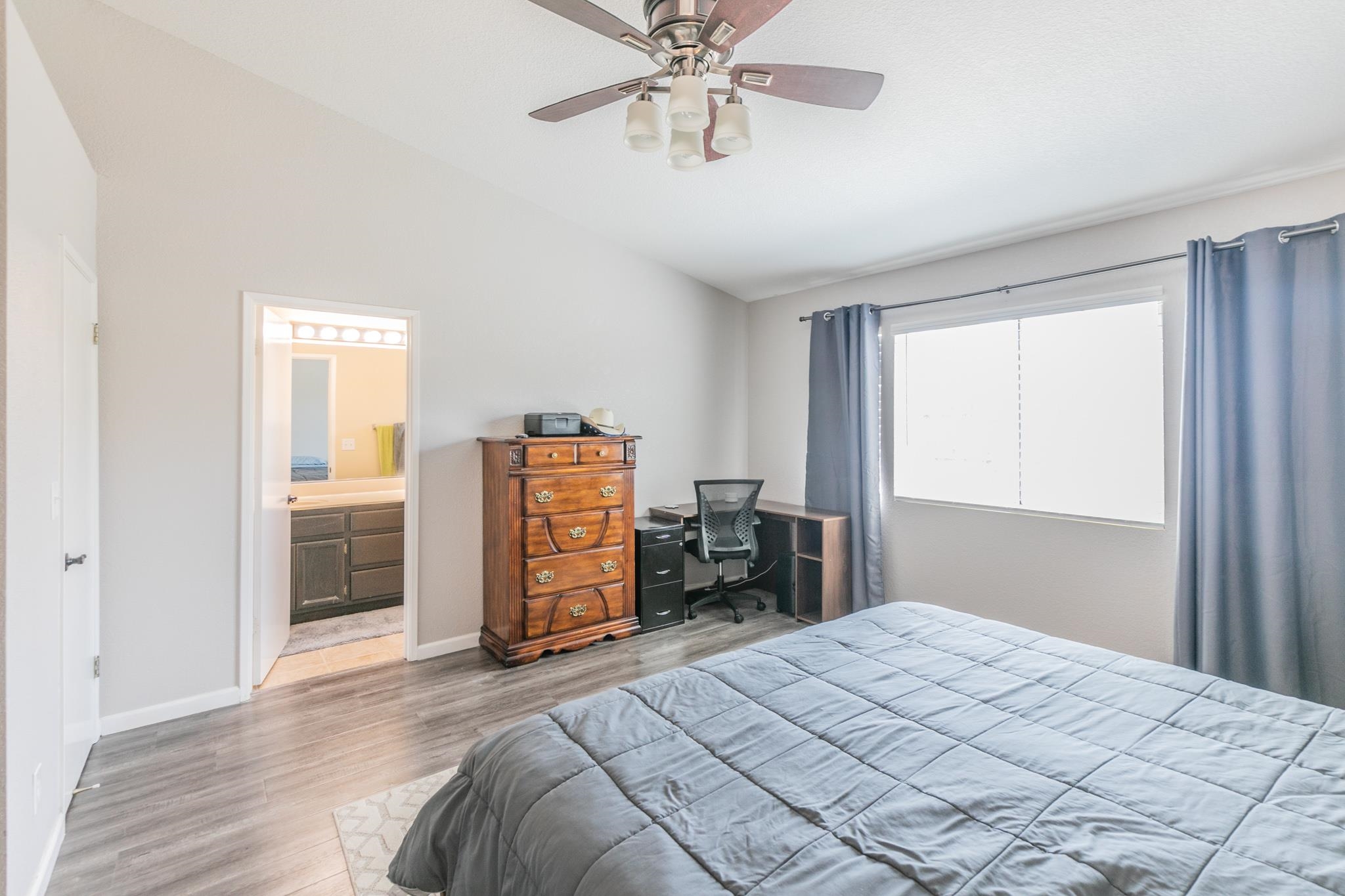 Detail Gallery Image 16 of 32 For 690 Woodard Way, Dixon,  CA 95620 - 4 Beds | 3 Baths