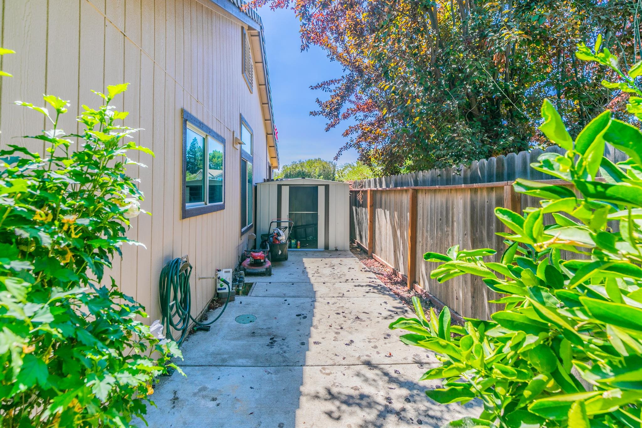 Detail Gallery Image 10 of 32 For 690 Woodard Way, Dixon,  CA 95620 - 4 Beds | 3 Baths