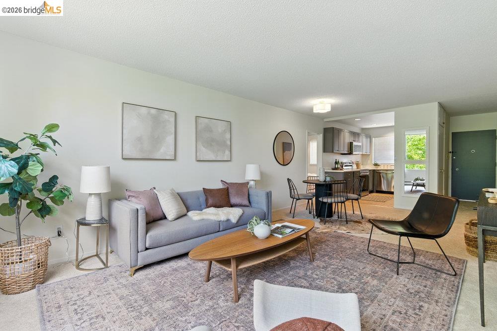 Detail Gallery Image 2 of 33 For 2601 College Ave #203,  Berkeley,  CA 94704 - 2 Beds | 1 Baths