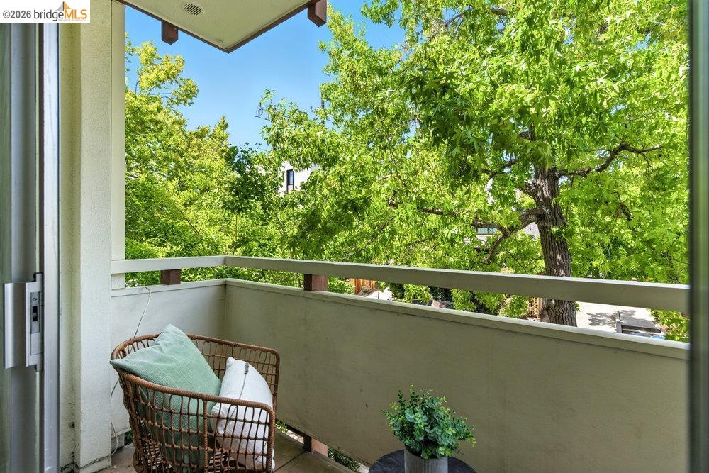 Detail Gallery Image 13 of 33 For 2601 College Ave #203,  Berkeley,  CA 94704 - 2 Beds | 1 Baths