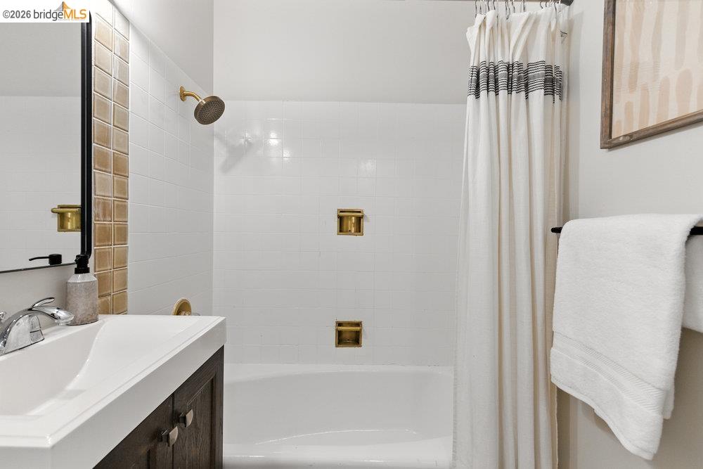 Detail Gallery Image 16 of 33 For 2601 College Ave #203,  Berkeley,  CA 94704 - 2 Beds | 1 Baths