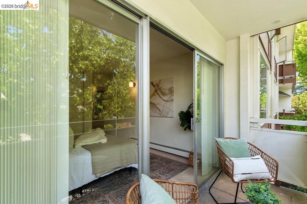 Detail Gallery Image 17 of 33 For 2601 College Ave #203,  Berkeley,  CA 94704 - 2 Beds | 1 Baths