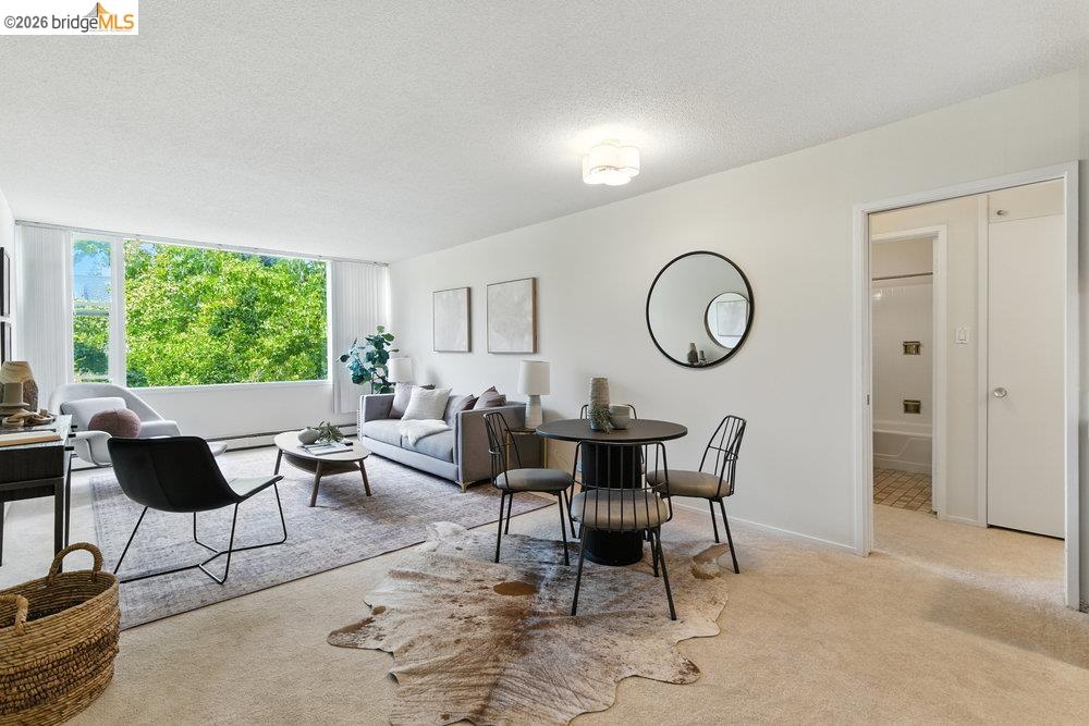 Detail Gallery Image 3 of 33 For 2601 College Ave #203,  Berkeley,  CA 94704 - 2 Beds | 1 Baths