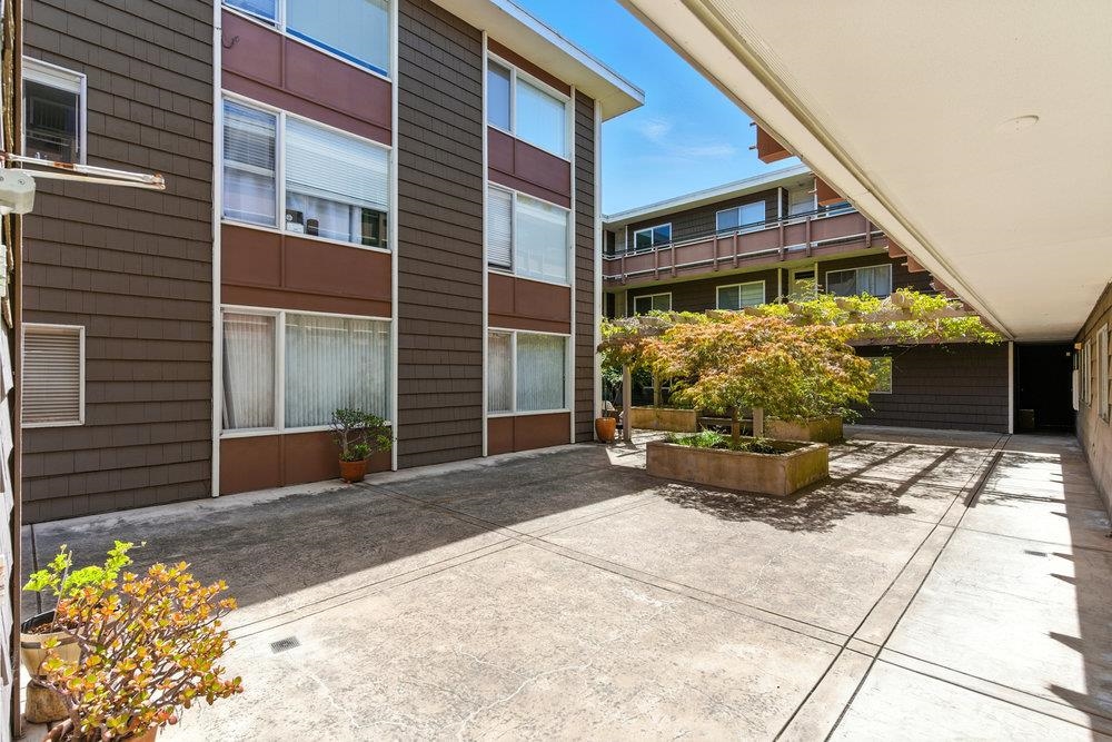 Detail Gallery Image 25 of 33 For 2601 College Ave #203,  Berkeley,  CA 94704 - 2 Beds | 1 Baths