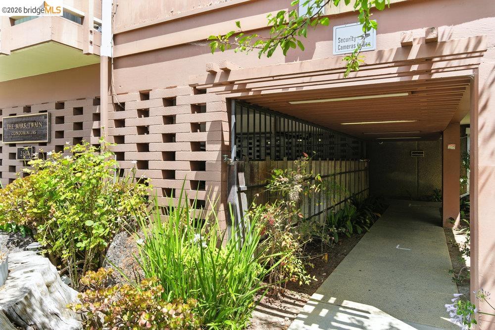 Detail Gallery Image 29 of 33 For 2601 College Ave #203,  Berkeley,  CA 94704 - 2 Beds | 1 Baths