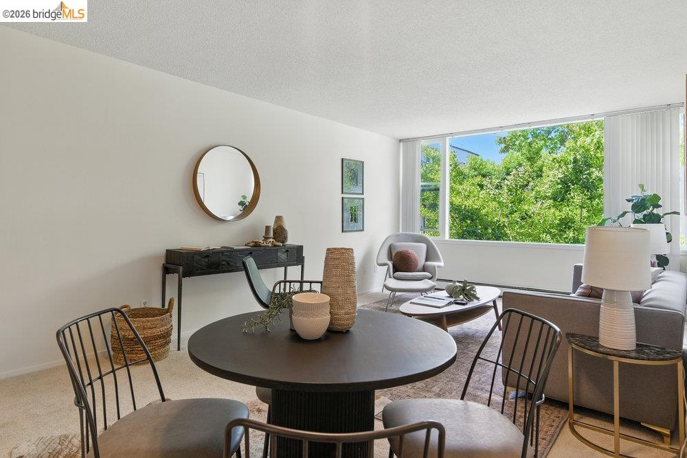 Detail Gallery Image 5 of 33 For 2601 College Ave #203,  Berkeley,  CA 94704 - 2 Beds | 1 Baths