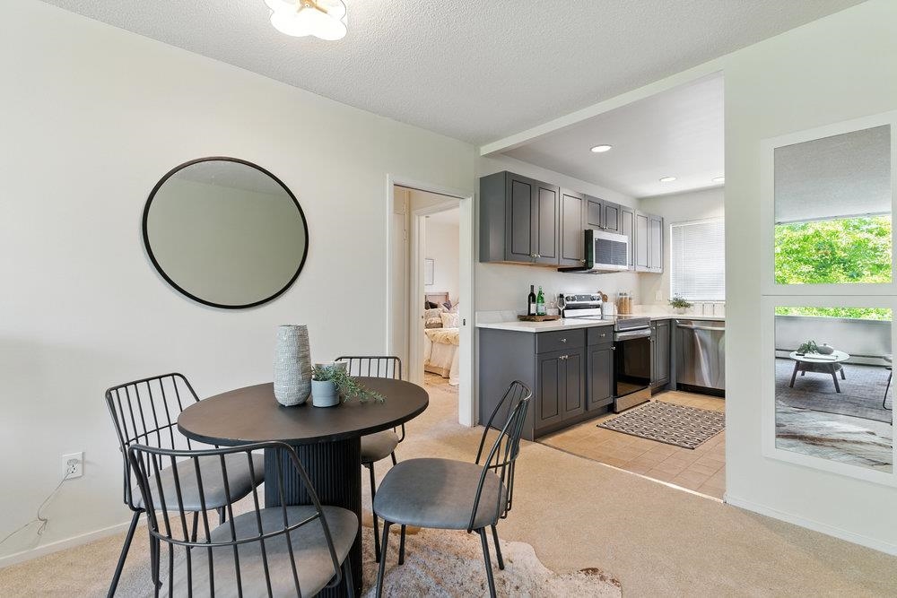 Detail Gallery Image 5 of 33 For 2601 College Ave #203,  Berkeley,  CA 94704 - 2 Beds | 1 Baths