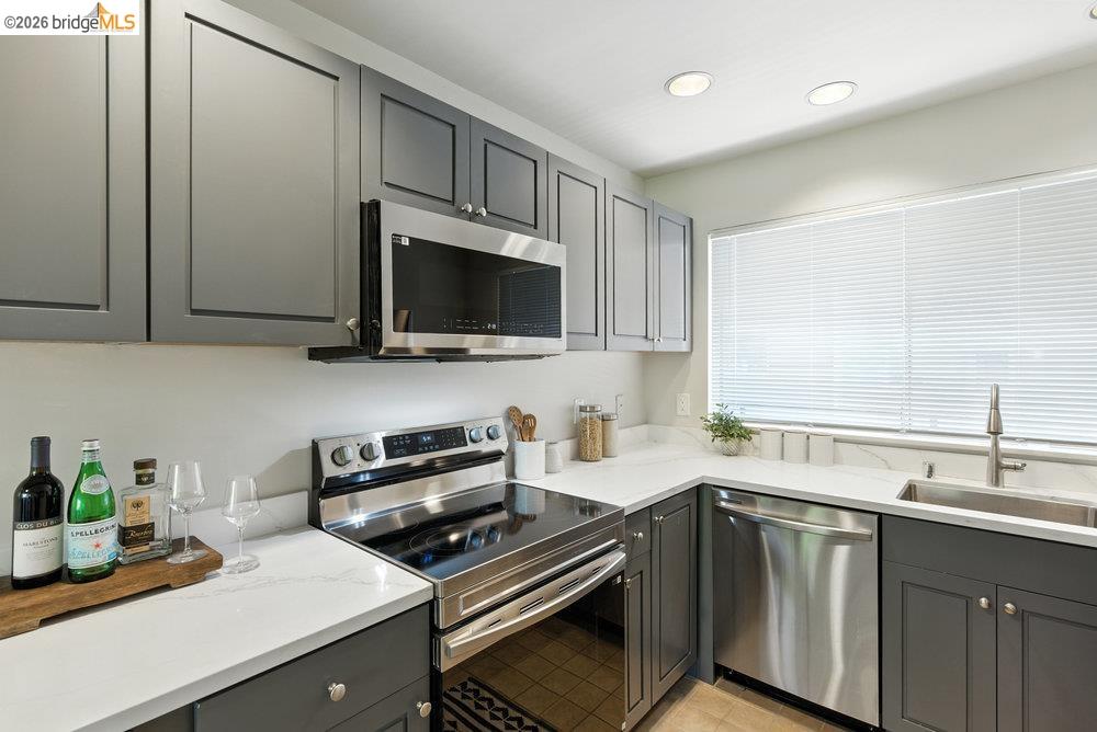 Detail Gallery Image 7 of 33 For 2601 College Ave #203,  Berkeley,  CA 94704 - 2 Beds | 1 Baths