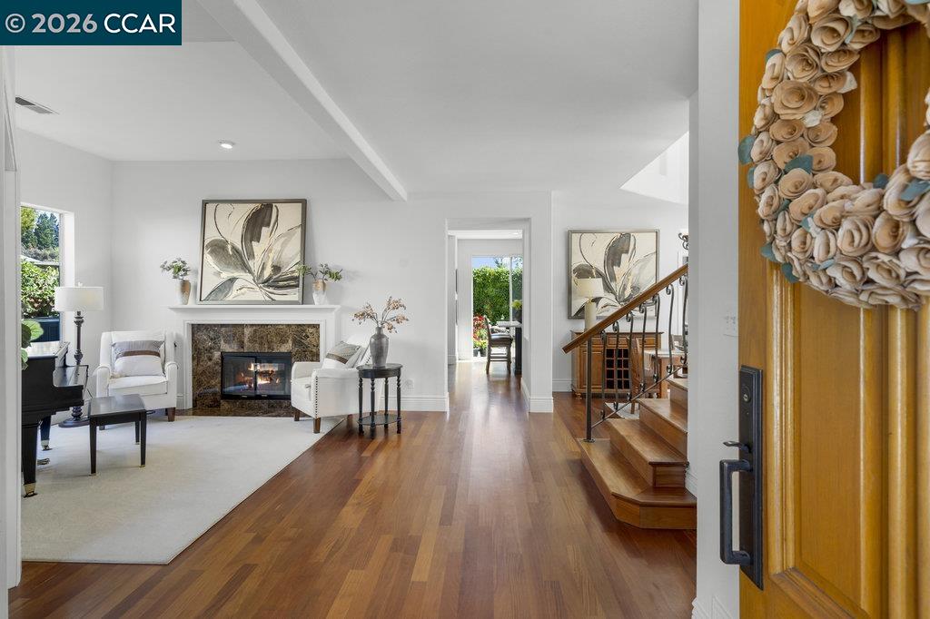 Detail Gallery Image 2 of 34 For 1086 Vista Pointe Cir, San Ramon,  CA 94582 - 4 Beds | 3 Baths