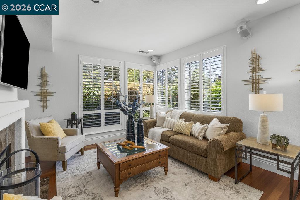 Detail Gallery Image 5 of 34 For 1086 Vista Pointe Cir, San Ramon,  CA 94582 - 4 Beds | 3 Baths