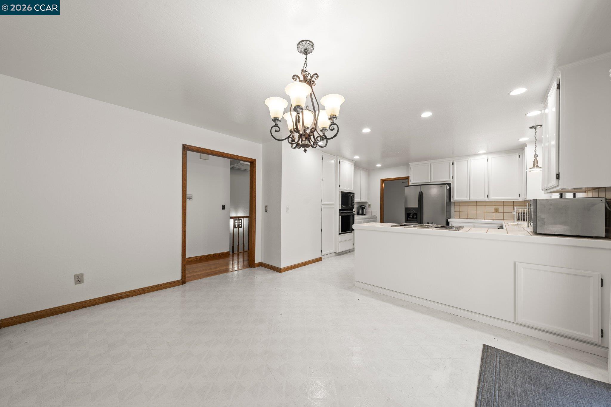 Detail Gallery Image 11 of 28 For 20 Elton Court, Pleasant Hill,  CA 94523 - 4 Beds | 2/1 Baths