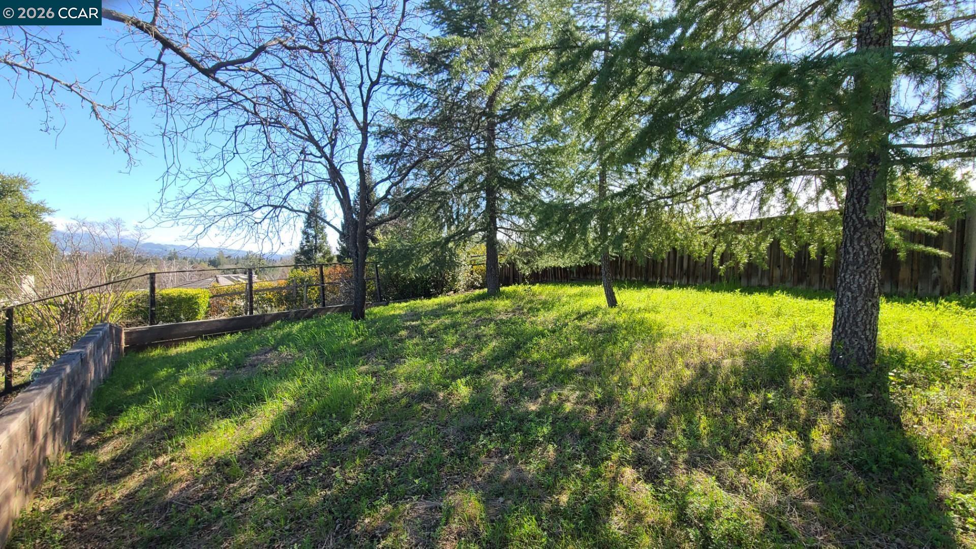 Detail Gallery Image 24 of 28 For 20 Elton Court, Pleasant Hill,  CA 94523 - 4 Beds | 2/1 Baths