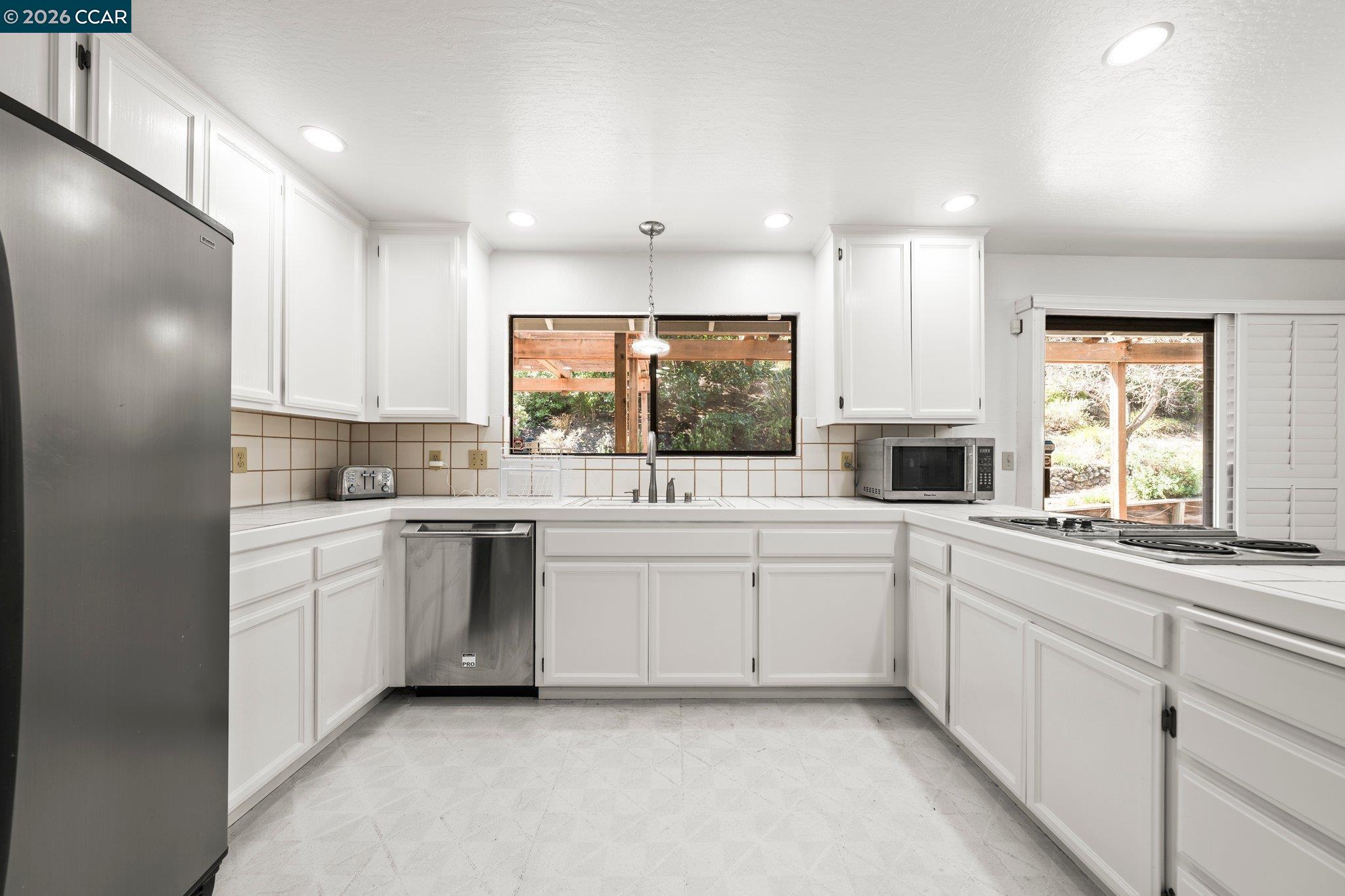 Detail Gallery Image 7 of 28 For 20 Elton Court, Pleasant Hill,  CA 94523 - 4 Beds | 2/1 Baths