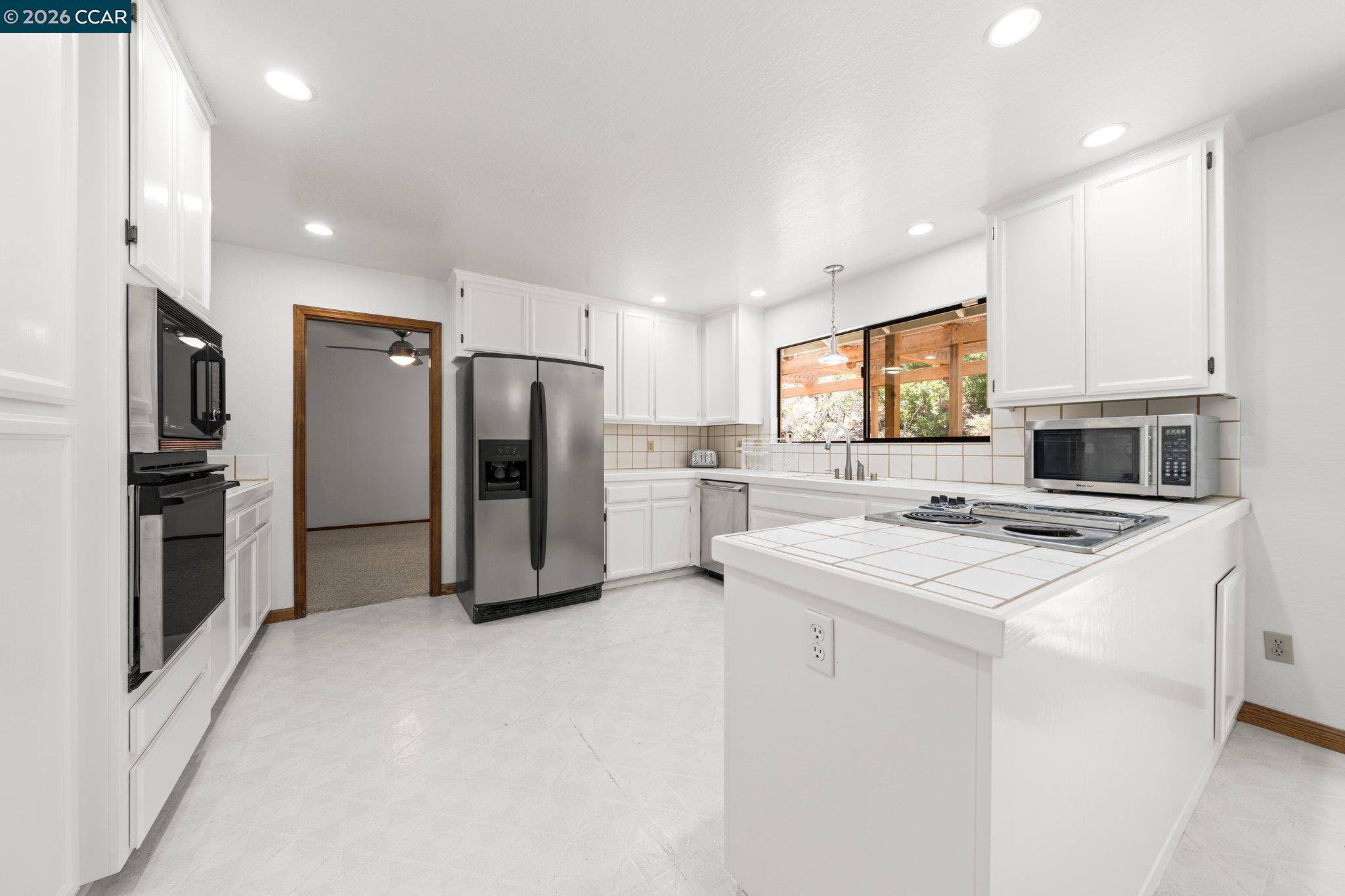 Detail Gallery Image 9 of 28 For 20 Elton Court, Pleasant Hill,  CA 94523 - 4 Beds | 2/1 Baths