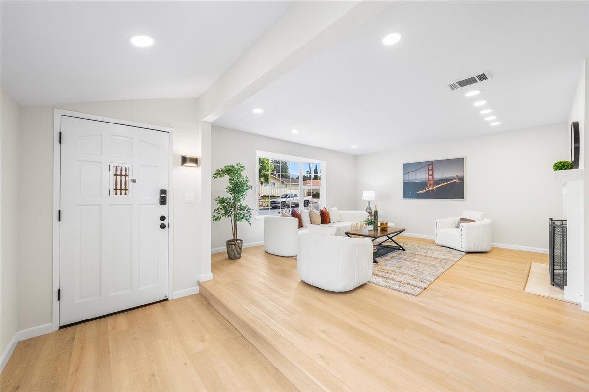 Detail Gallery Image 4 of 50 For 42077 Miranda St, Fremont,  CA 94539 - 5 Beds | 3 Baths