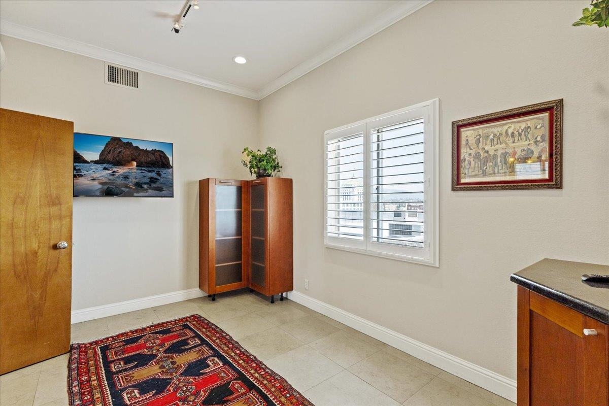 Detail Gallery Image 11 of 19 For 212 9th St, Oakland,  CA 94607 - – Beds | – Baths