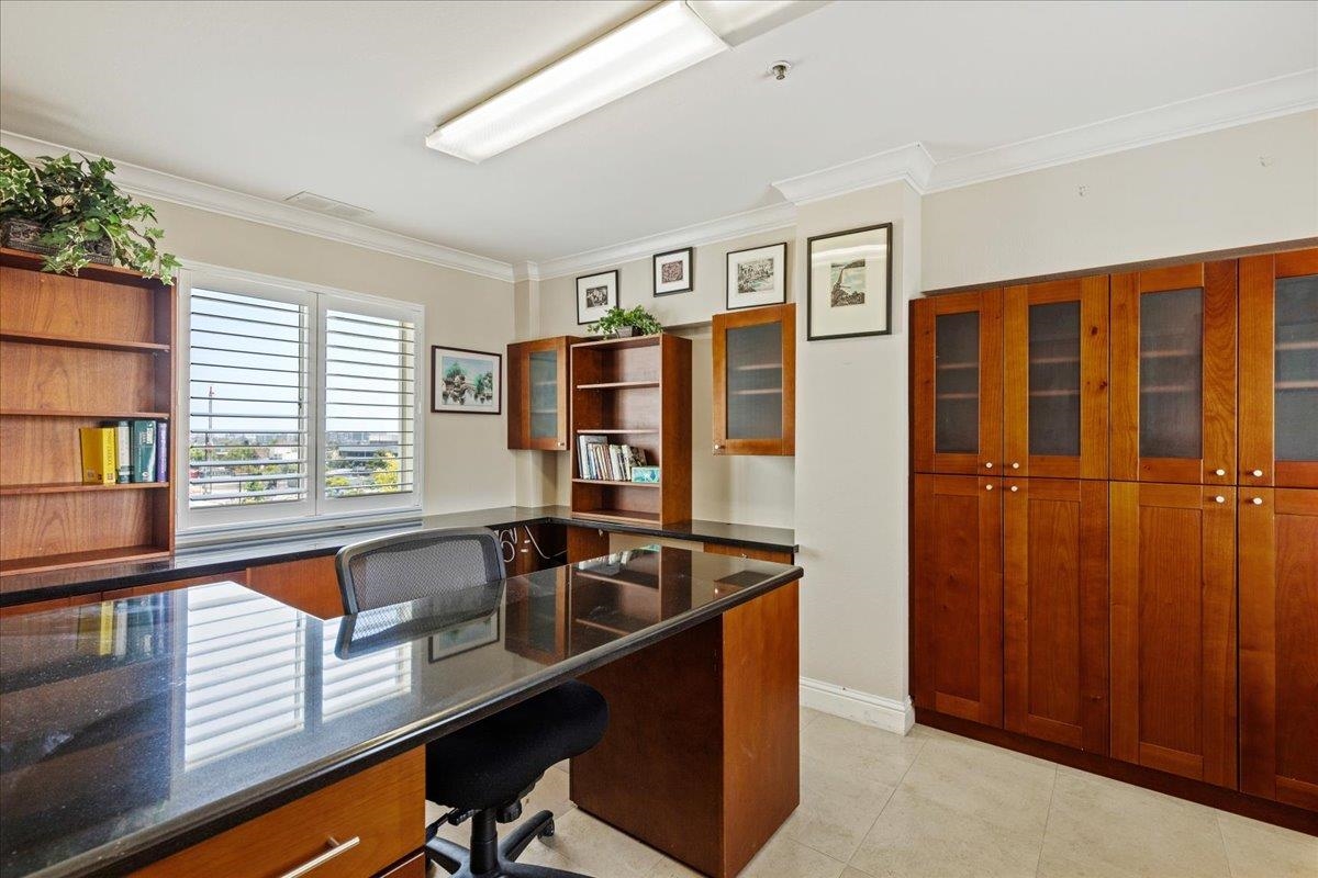 Detail Gallery Image 4 of 19 For 212 9th St, Oakland,  CA 94607 - – Beds | – Baths