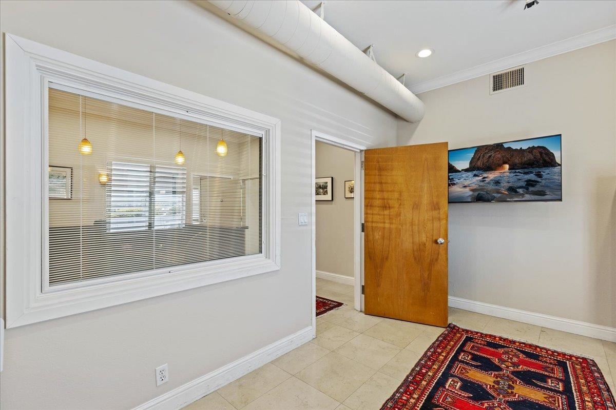 Detail Gallery Image 9 of 19 For 212 9th St, Oakland,  CA 94607 - – Beds | – Baths