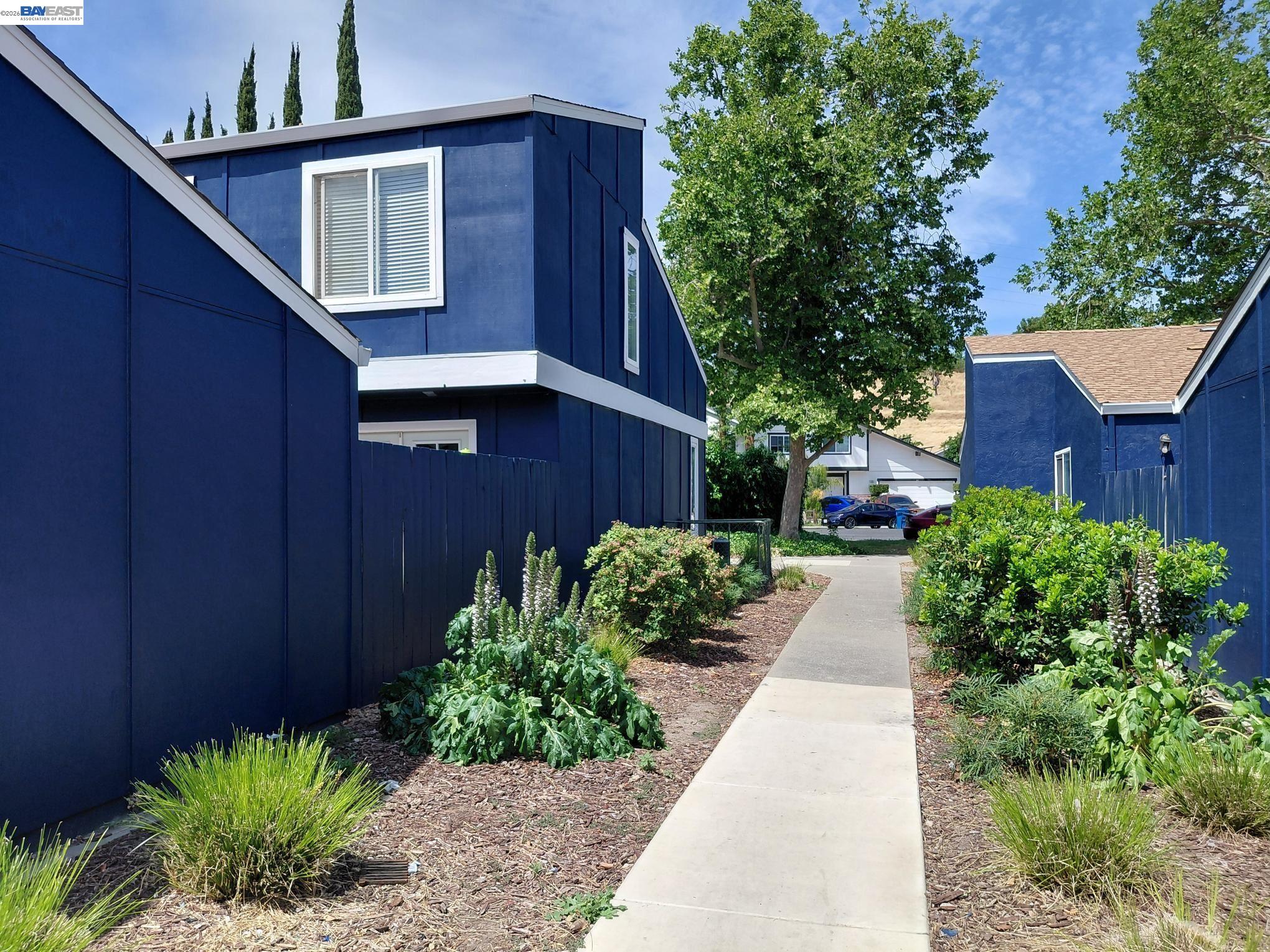 Photo #1: 41122702 Listing: Photo #1