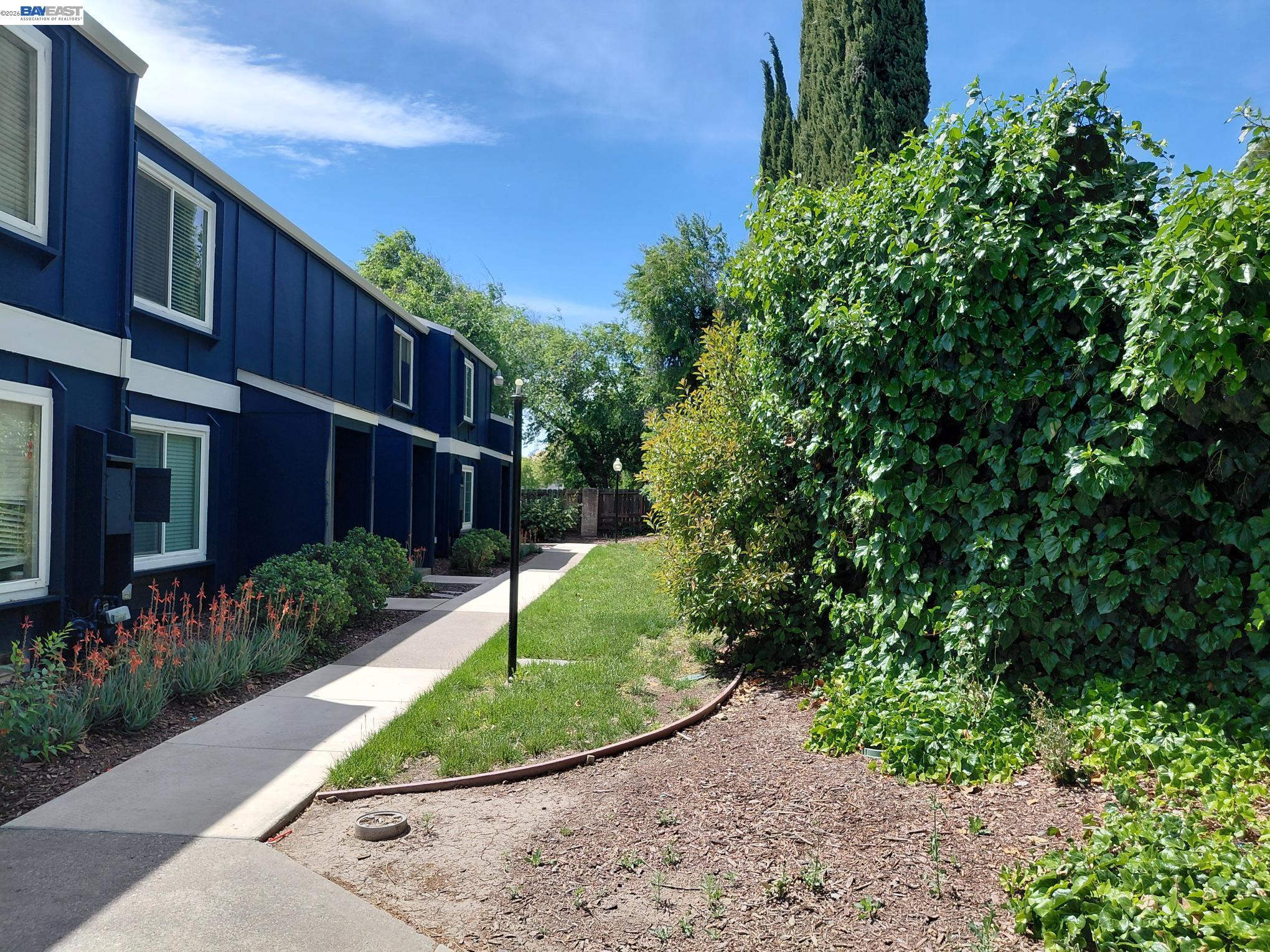 Photo #2: 41122702 Listing: Photo #2
