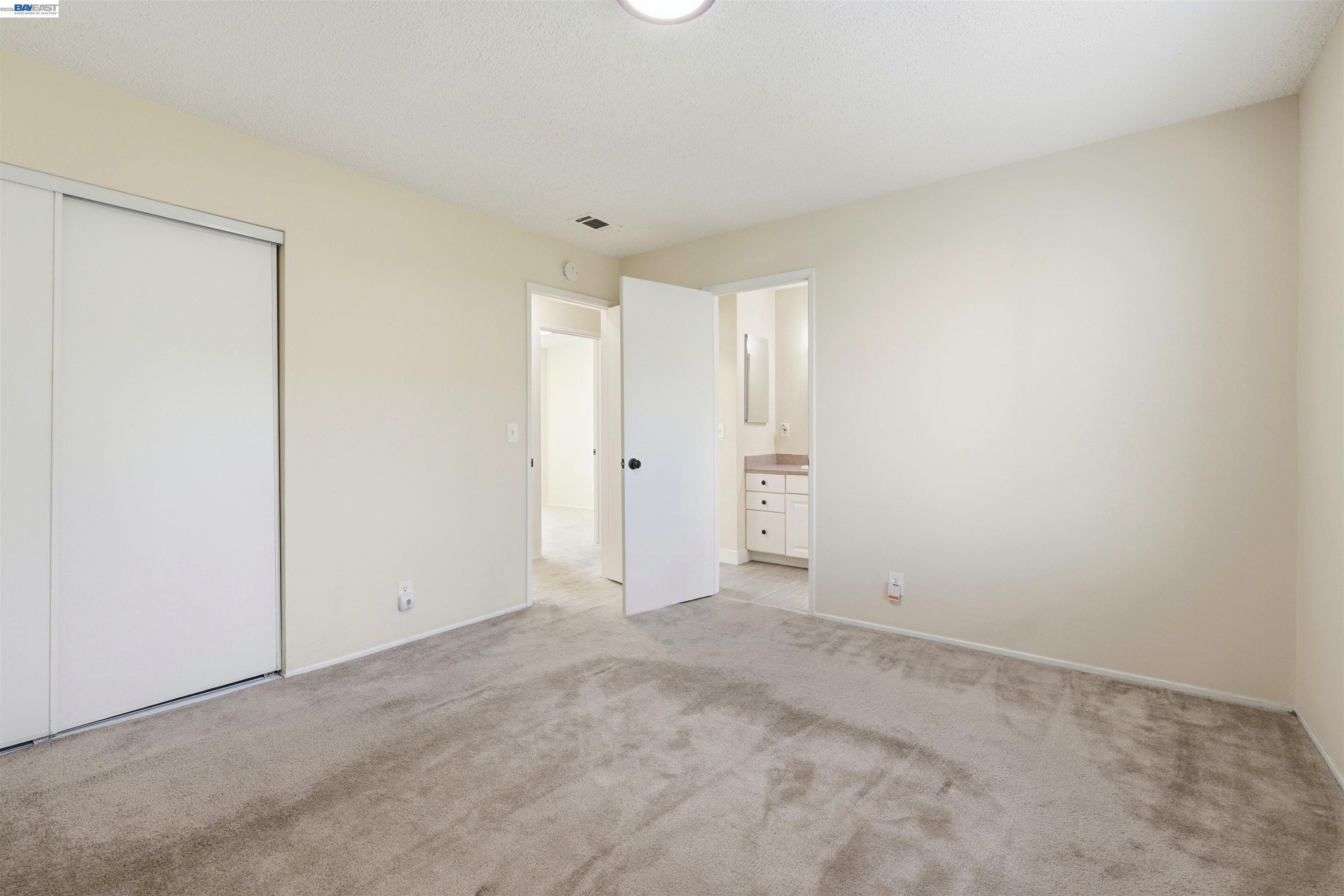 Photo #12: 41122702 Listing: Photo #12