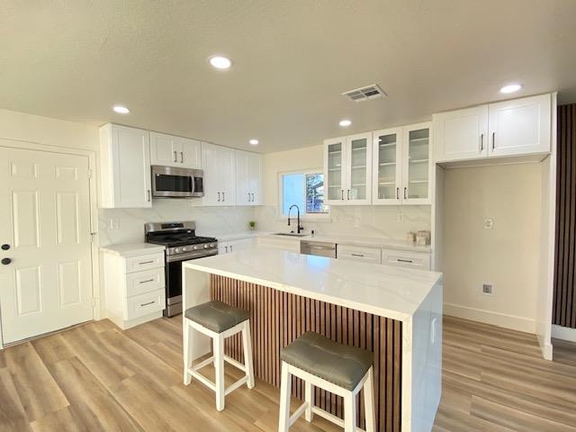 Detail Gallery Image 12 of 44 For 1832 Elkwood Dr, Concord,  CA 94519 - 3 Beds | 2 Baths