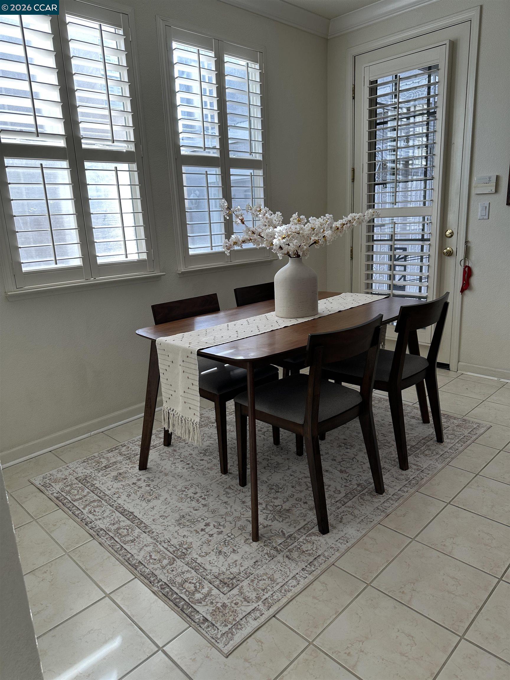 Detail Gallery Image 12 of 29 For 518 Silver Maple Dr, Hercules,  CA 94564-0000 - 4 Beds | 4/1 Baths