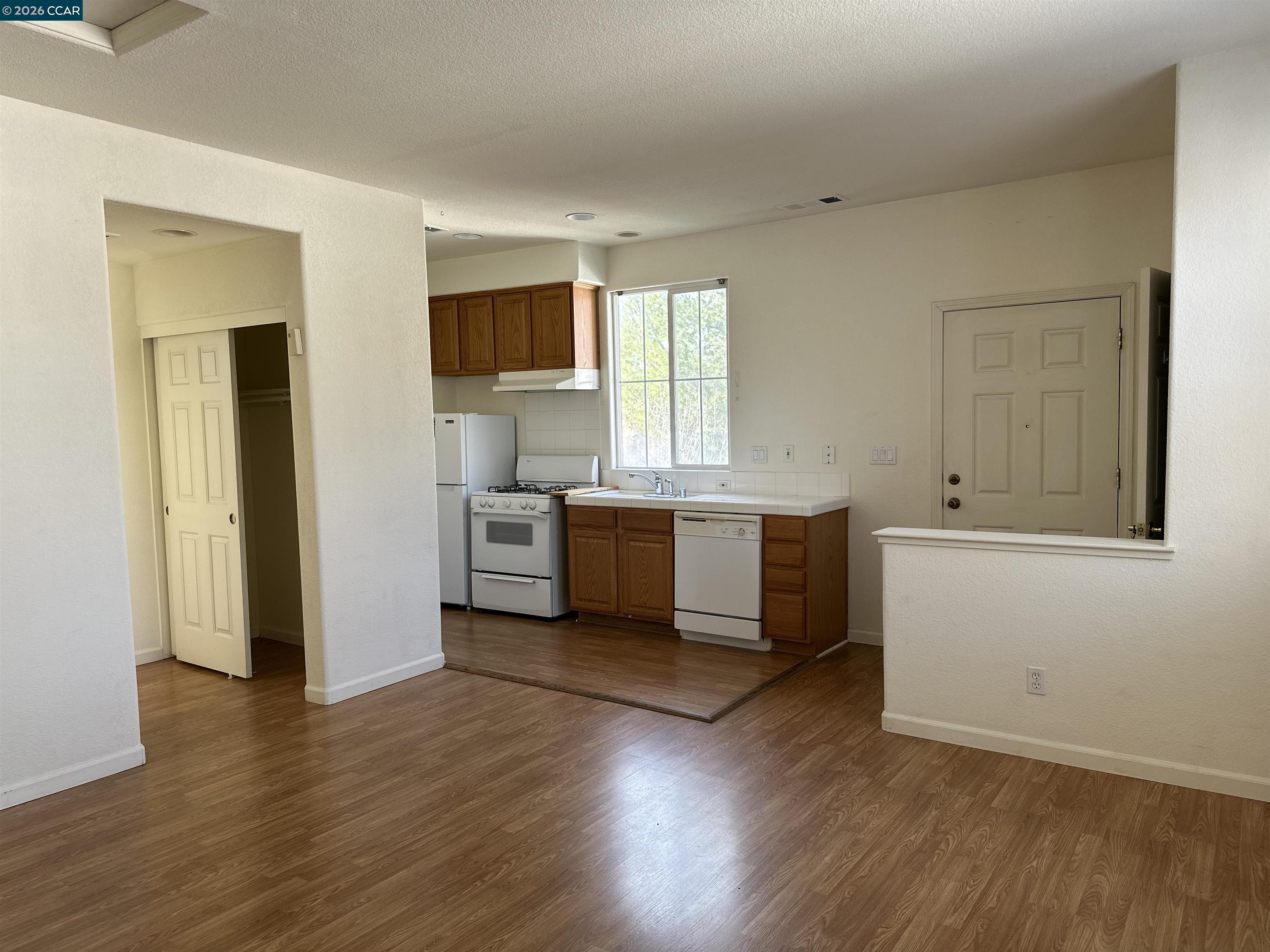 Detail Gallery Image 25 of 29 For 518 Silver Maple Dr, Hercules,  CA 94564-0000 - 4 Beds | 4/1 Baths