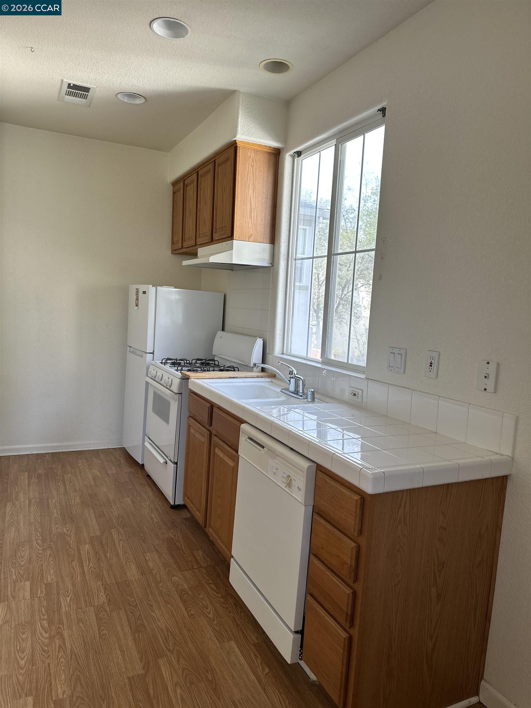 Detail Gallery Image 28 of 29 For 518 Silver Maple Dr, Hercules,  CA 94564-0000 - 4 Beds | 4/1 Baths