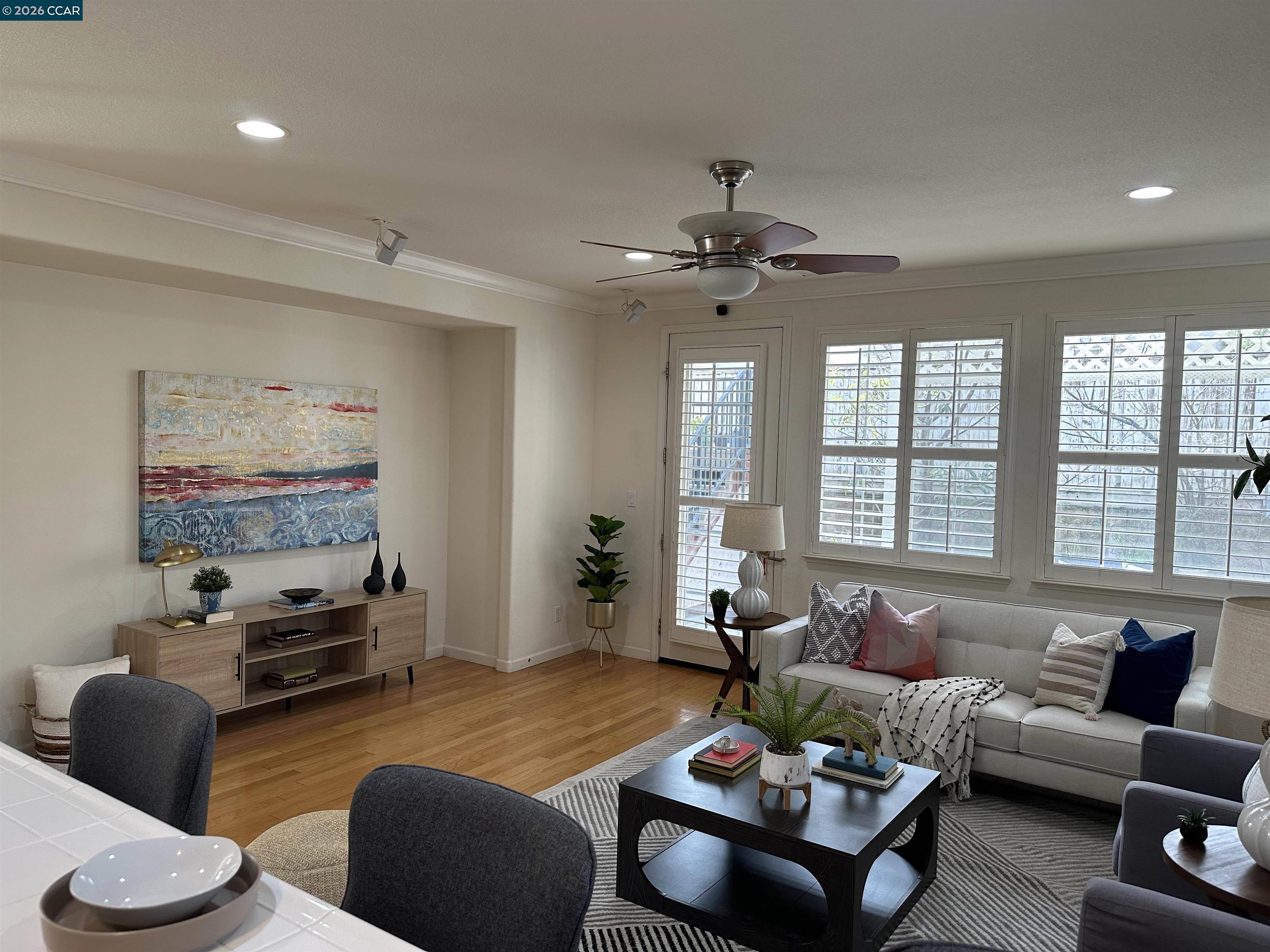 Detail Gallery Image 7 of 29 For 518 Silver Maple Dr, Hercules,  CA 94564-0000 - 4 Beds | 4/1 Baths