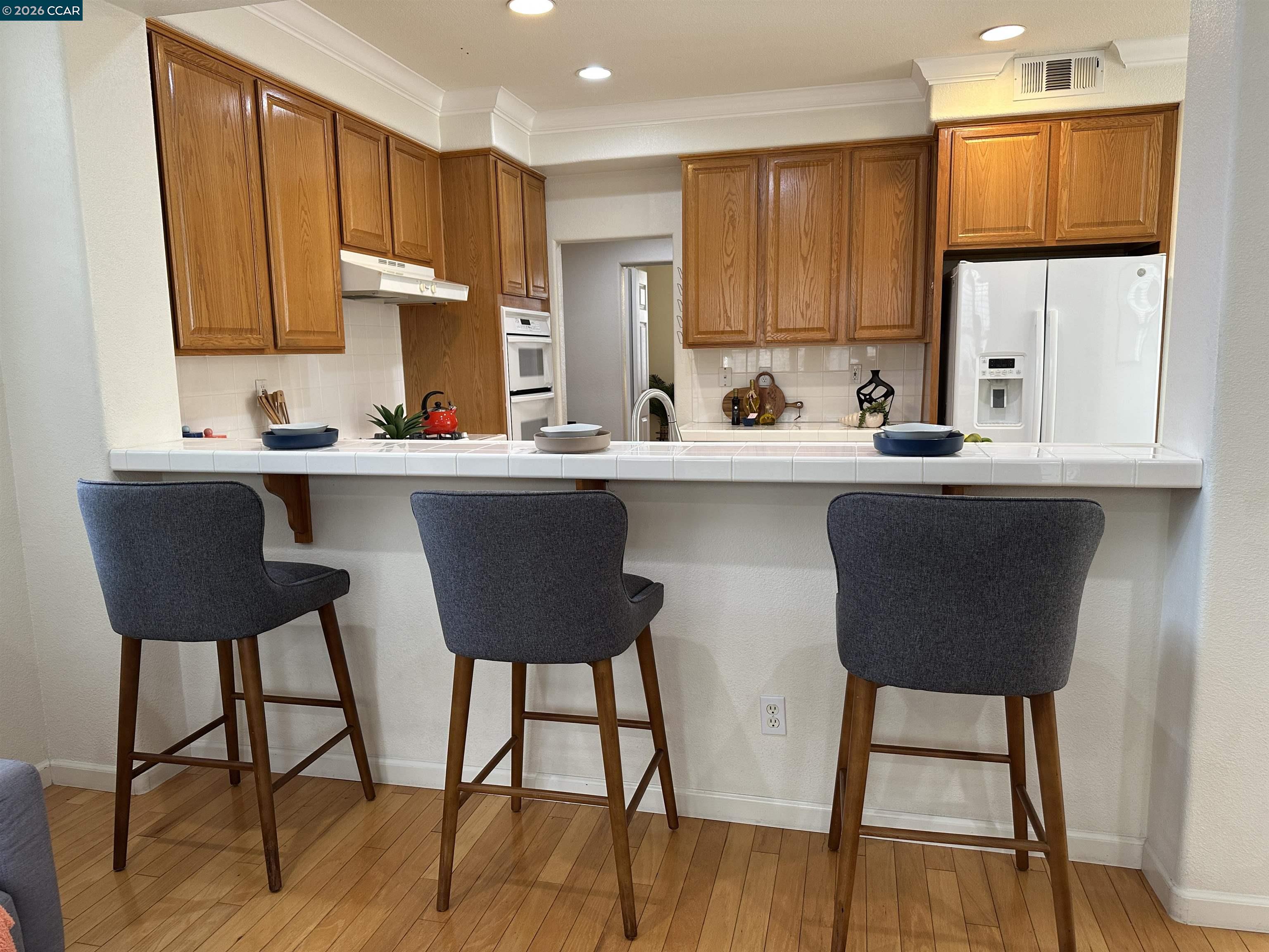 Detail Gallery Image 9 of 29 For 518 Silver Maple Dr, Hercules,  CA 94564-0000 - 4 Beds | 4/1 Baths