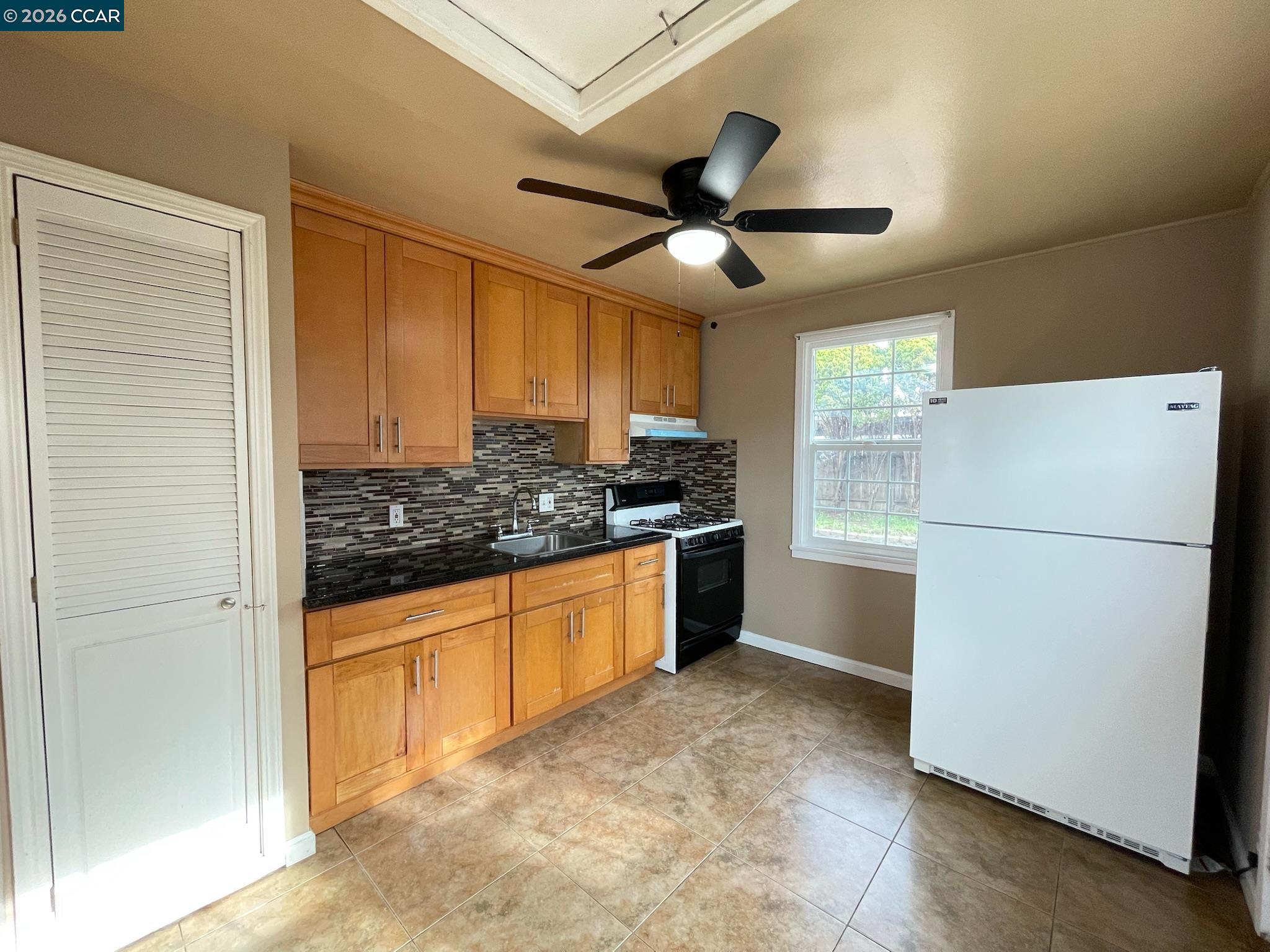 Detail Gallery Image 6 of 40 For 25 Baldwin St, Vallejo,  CA 94590 - 2 Beds | 1 Baths