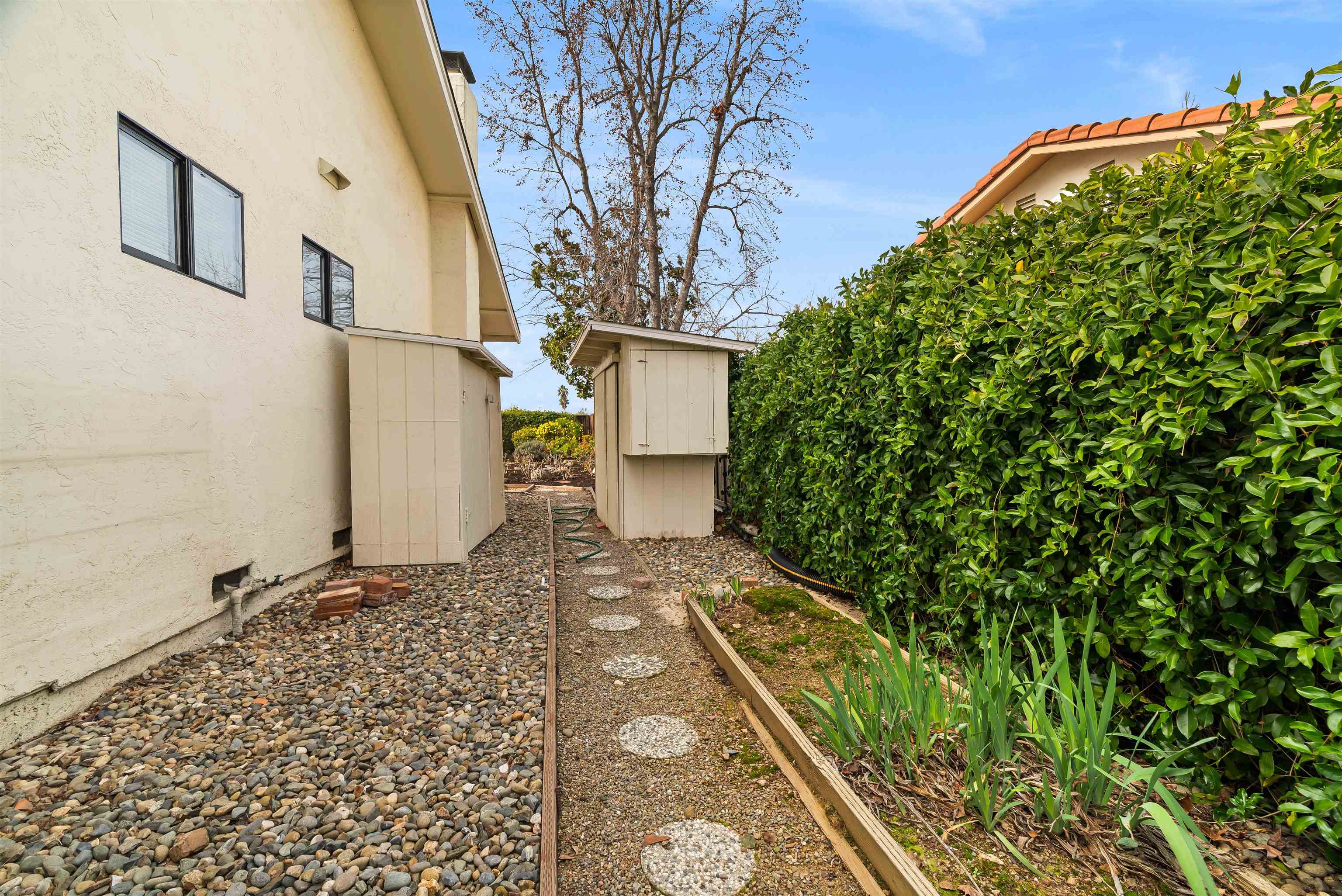 Detail Gallery Image 14 of 60 For 2059 Westbrook Ln, Livermore,  CA 94550 - 4 Beds | 2/1 Baths