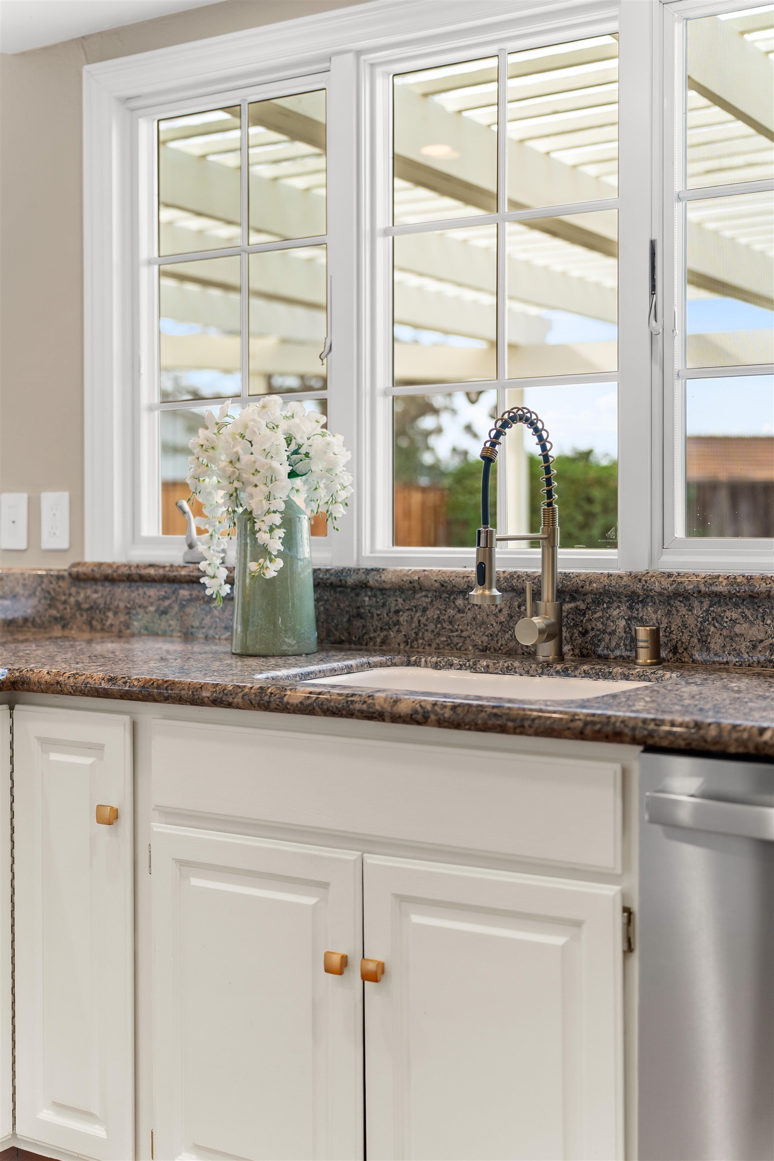 Detail Gallery Image 34 of 60 For 2059 Westbrook Ln, Livermore,  CA 94550 - 4 Beds | 2/1 Baths