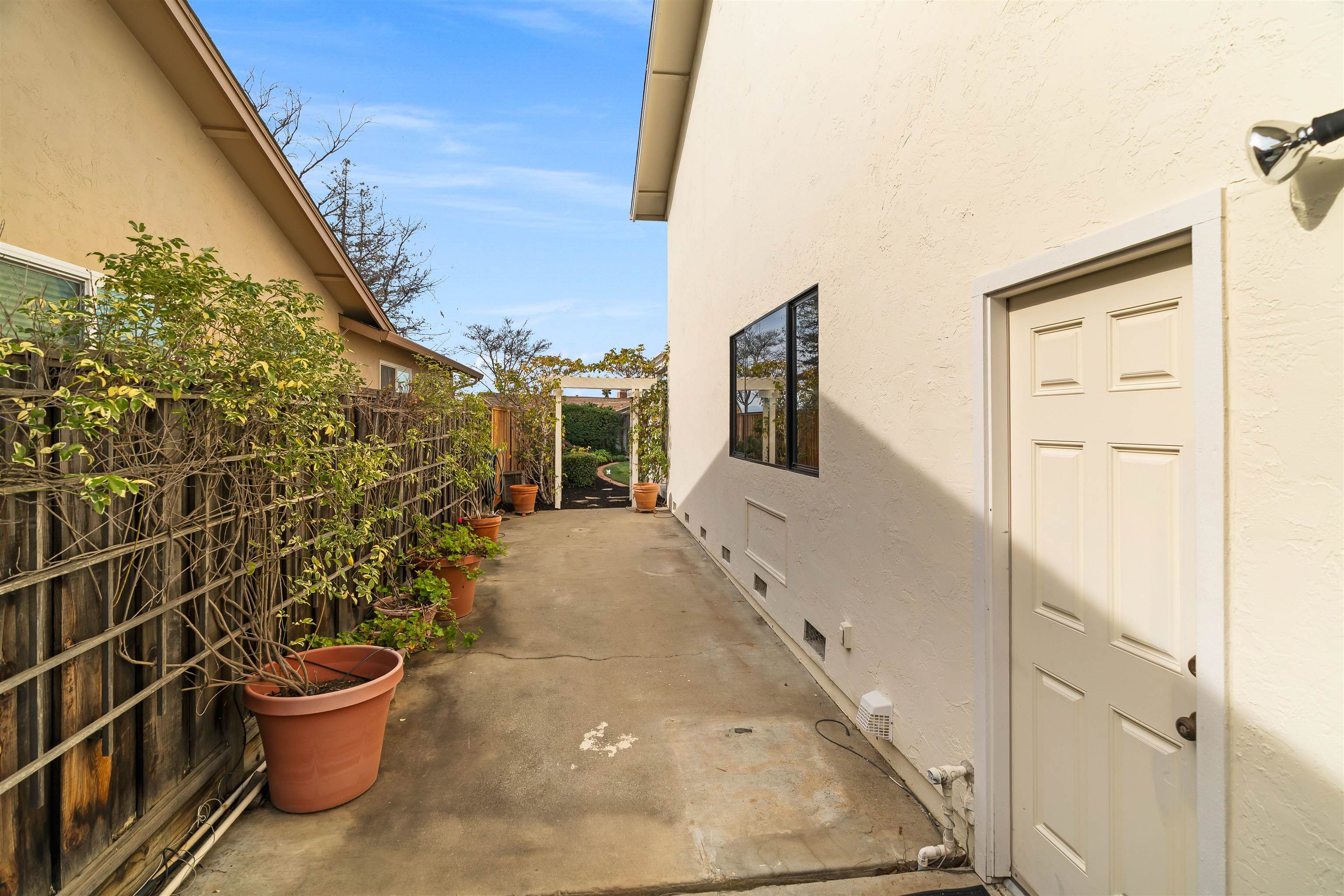 Detail Gallery Image 6 of 60 For 2059 Westbrook Ln, Livermore,  CA 94550 - 4 Beds | 2/1 Baths
