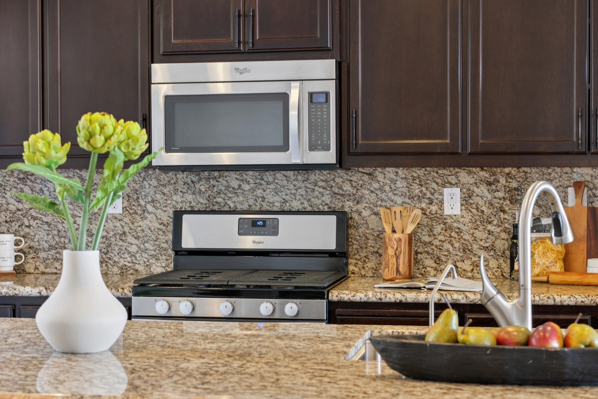 Detail Gallery Image 19 of 50 For 6466 Bayview Dr, Oakland,  CA 94605 - 4 Beds | 3 Baths