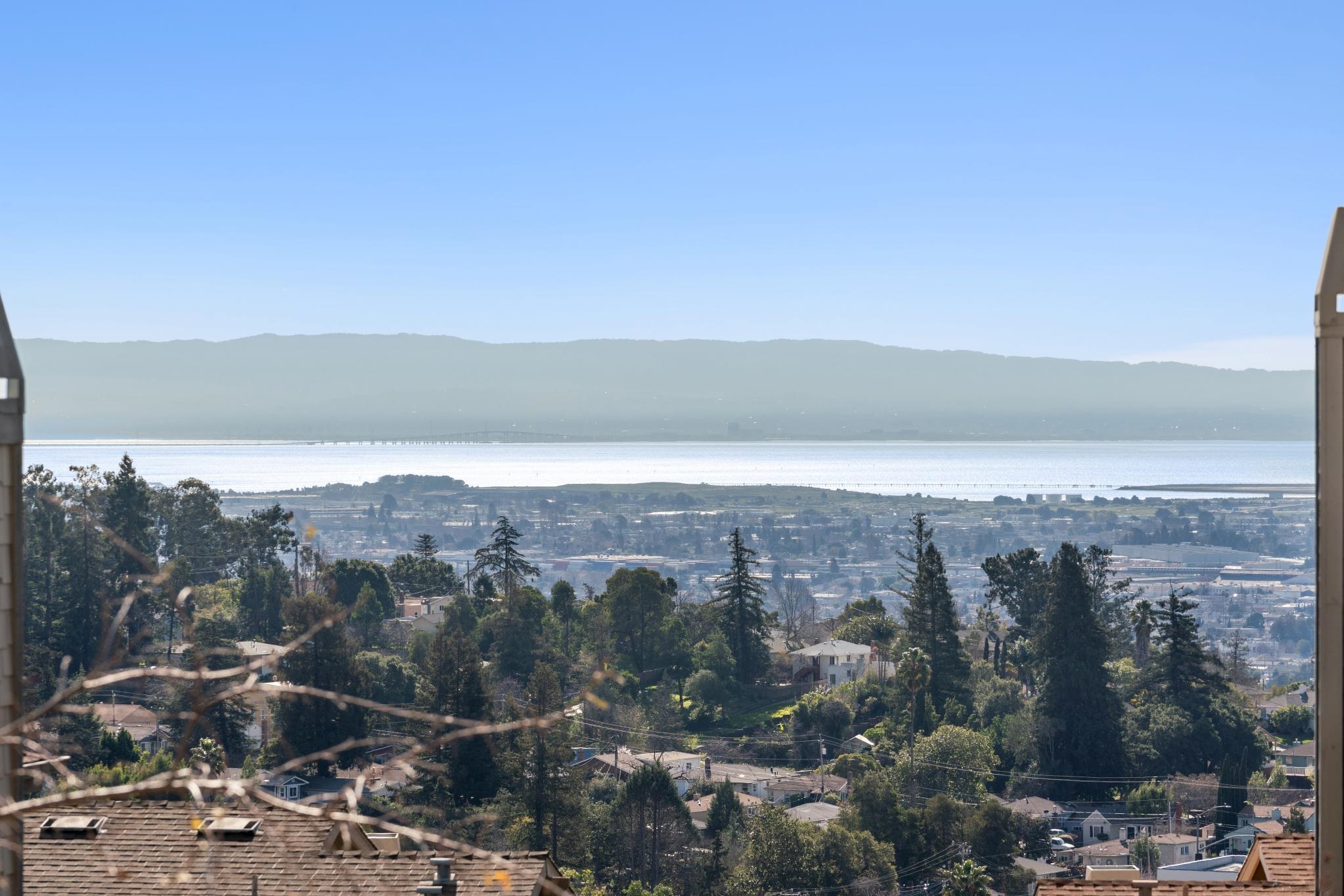 Detail Gallery Image 8 of 50 For 6466 Bayview Dr, Oakland,  CA 94605 - 4 Beds | 3 Baths