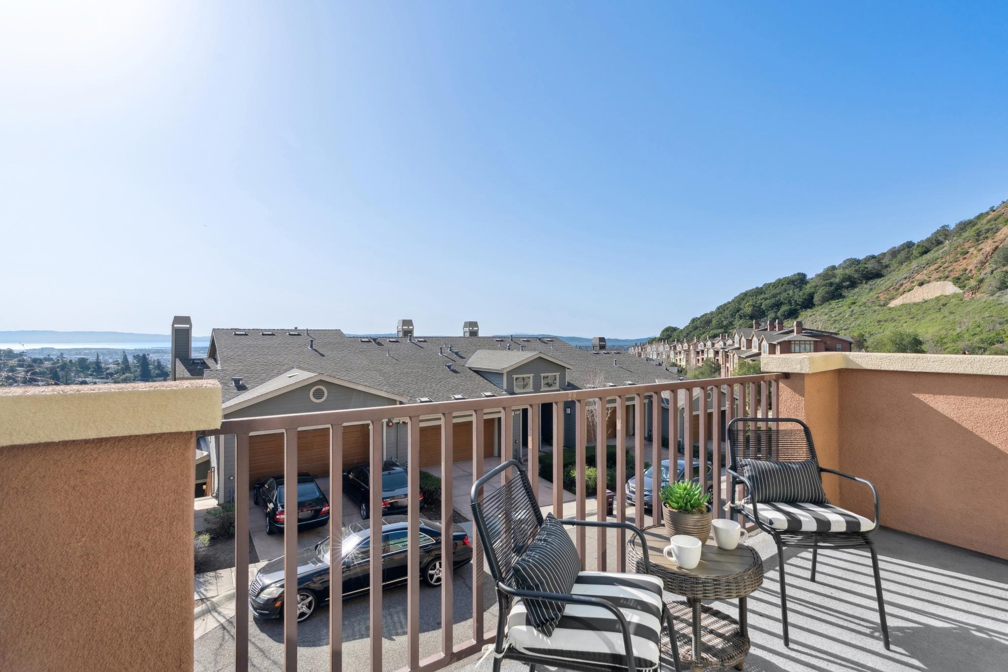 Detail Gallery Image 9 of 50 For 6466 Bayview Dr, Oakland,  CA 94605 - 4 Beds | 3 Baths