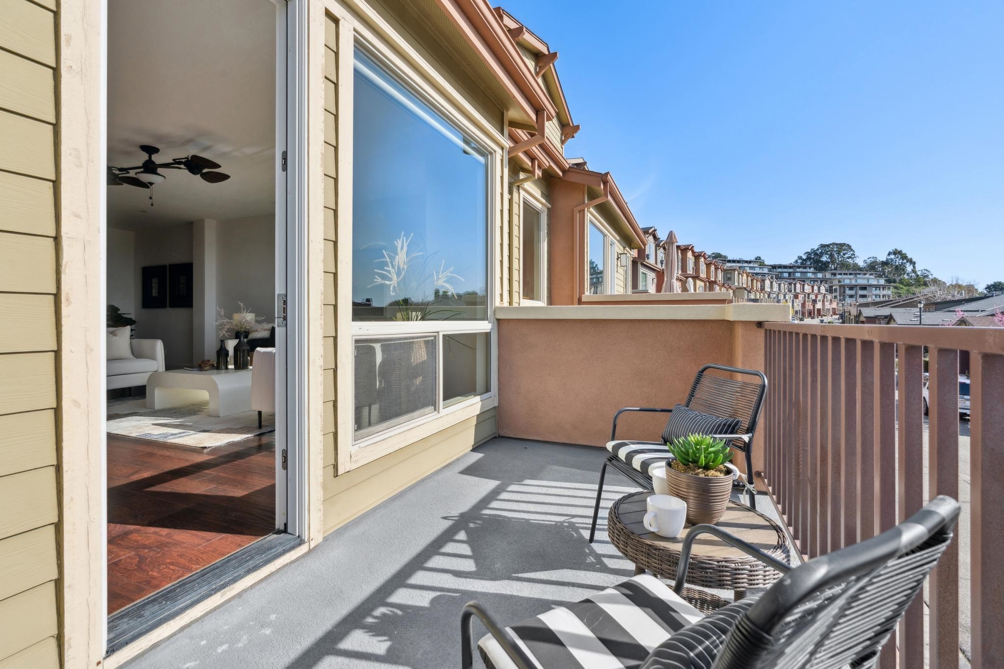 Detail Gallery Image 10 of 50 For 6466 Bayview Dr, Oakland,  CA 94605 - 4 Beds | 3 Baths