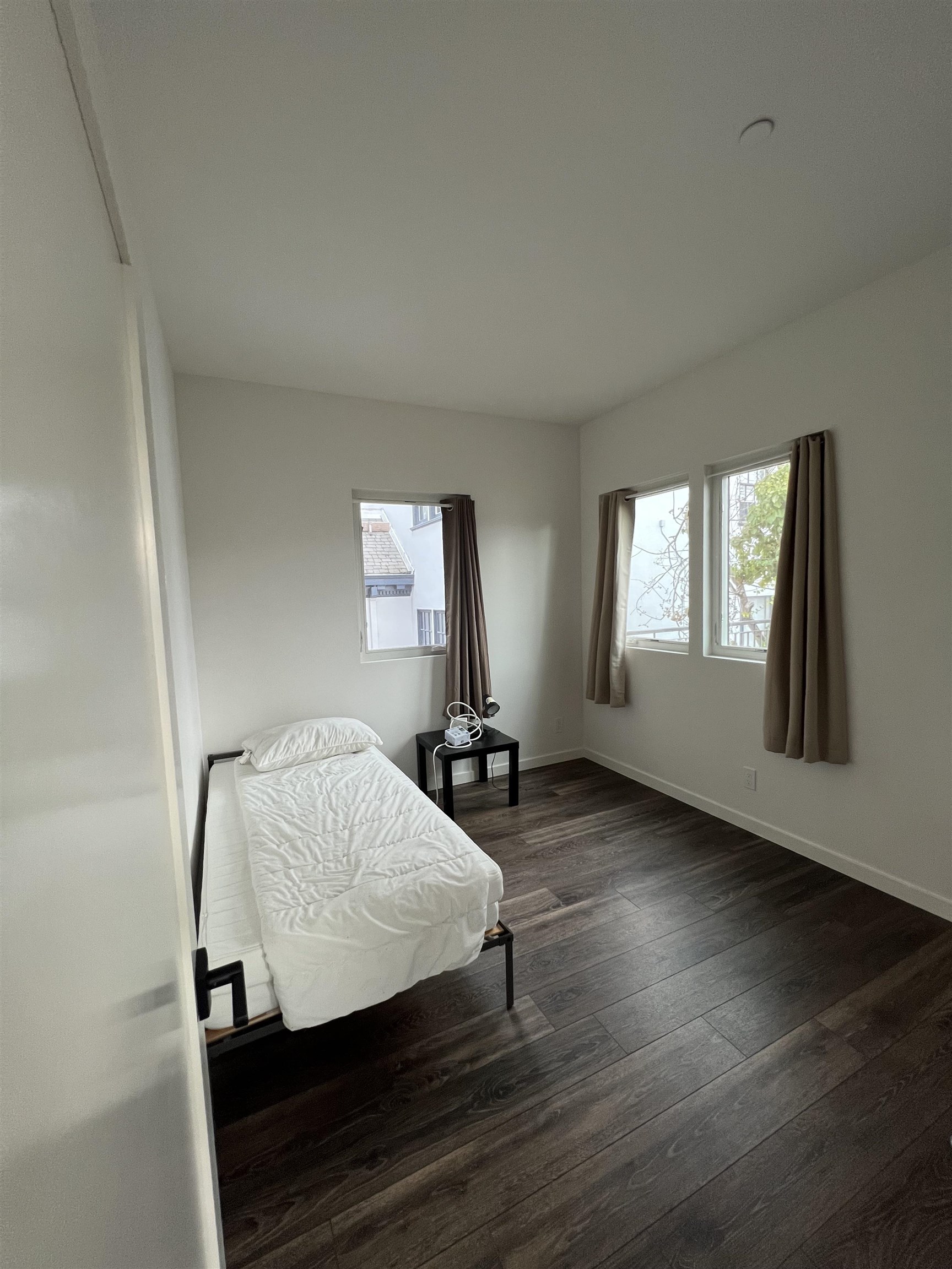 Detail Gallery Image 12 of 15 For 2718 Durant Ave #B,  Berkeley,  CA 94704-1725 - 3 Beds | 1 Baths